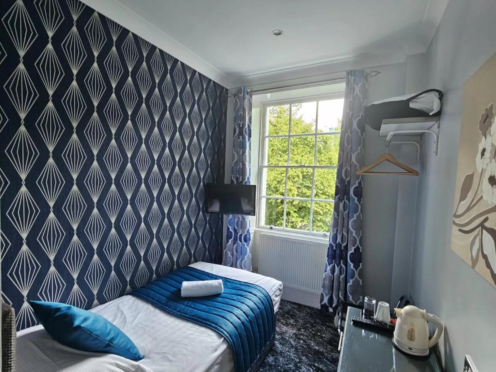 Single Room in Mentone Hotel