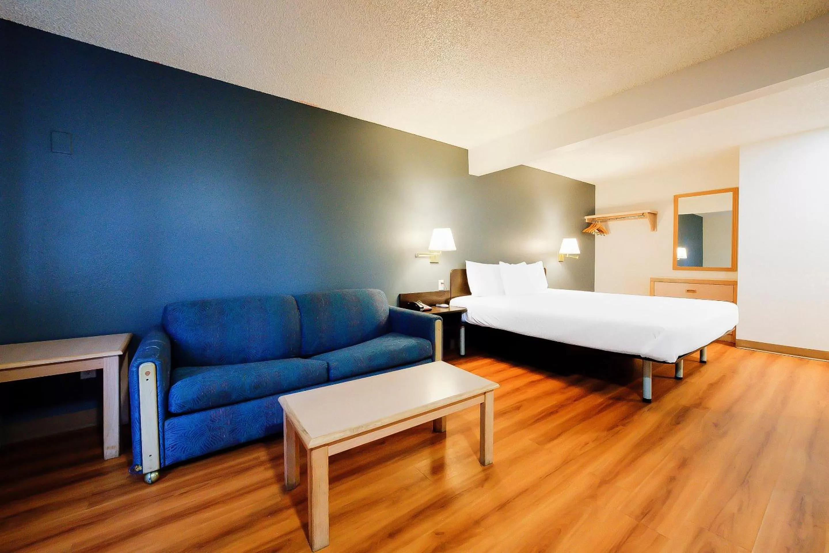 Premium King Bed with Kitchenette in OYO Hotel Hermiston OR, Downtown