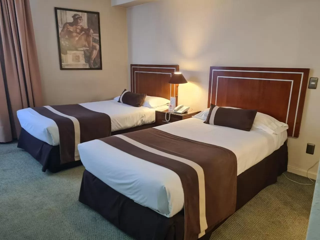 Standard Twin Room in Hotel Leonardo da Vinci