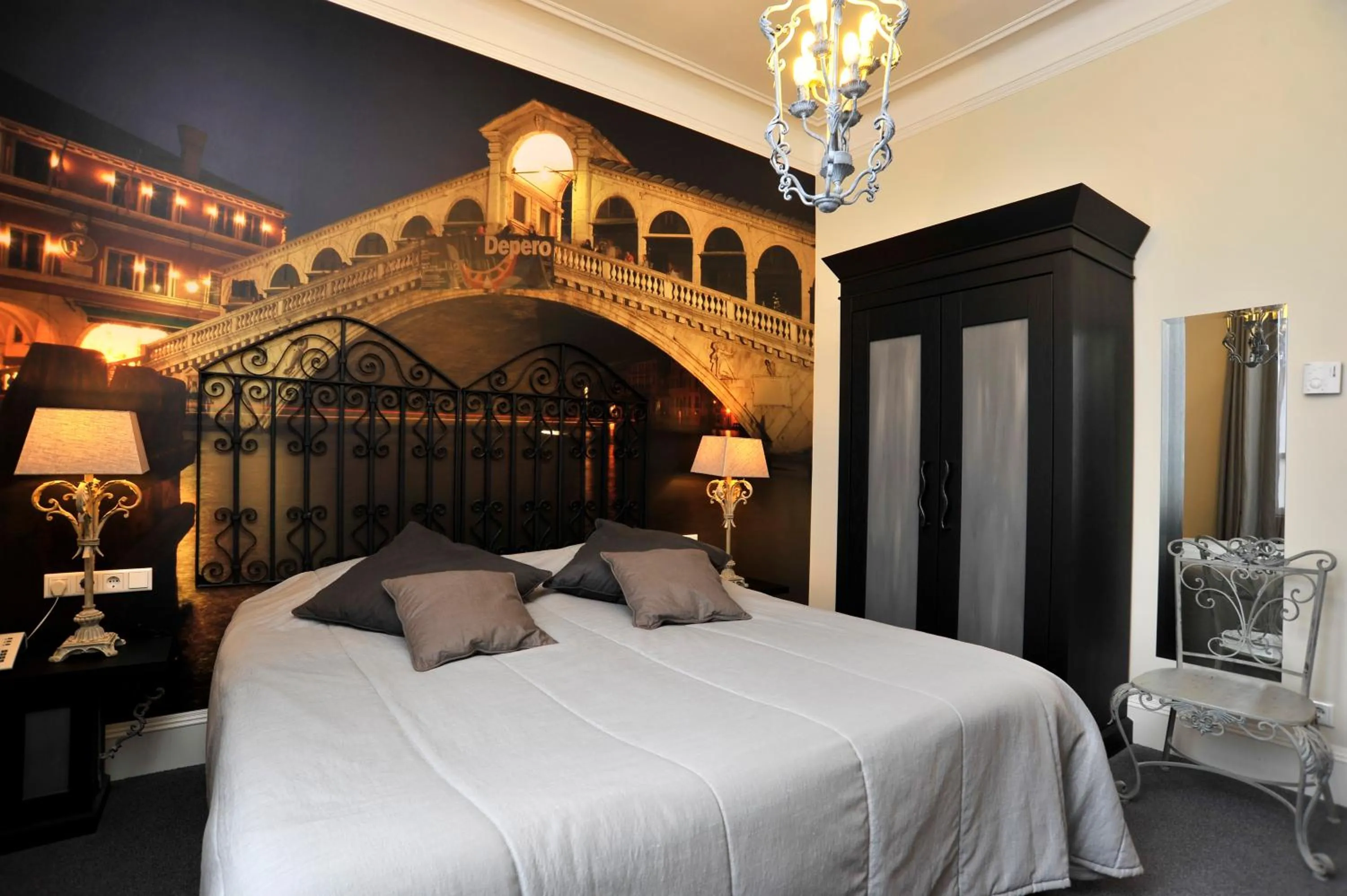 Superior Theme Room - 2 Single Beds in Golden Tulip West Ende