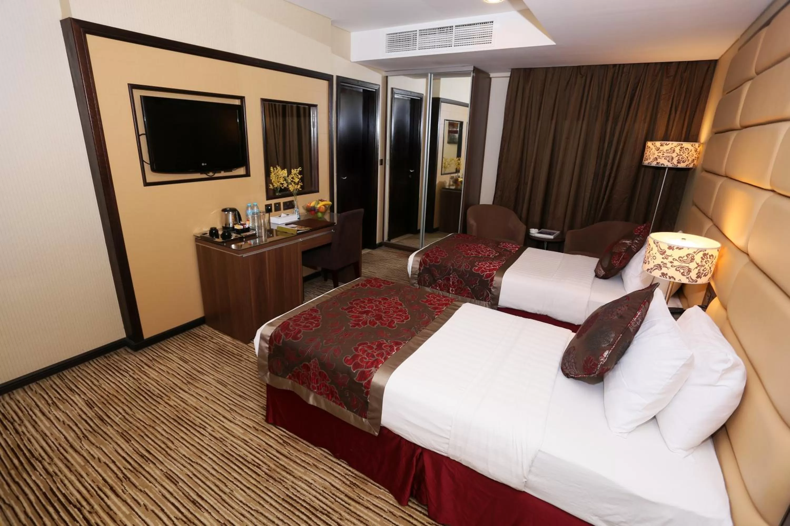 Deluxe Twin Room in Al Hamra Hotel