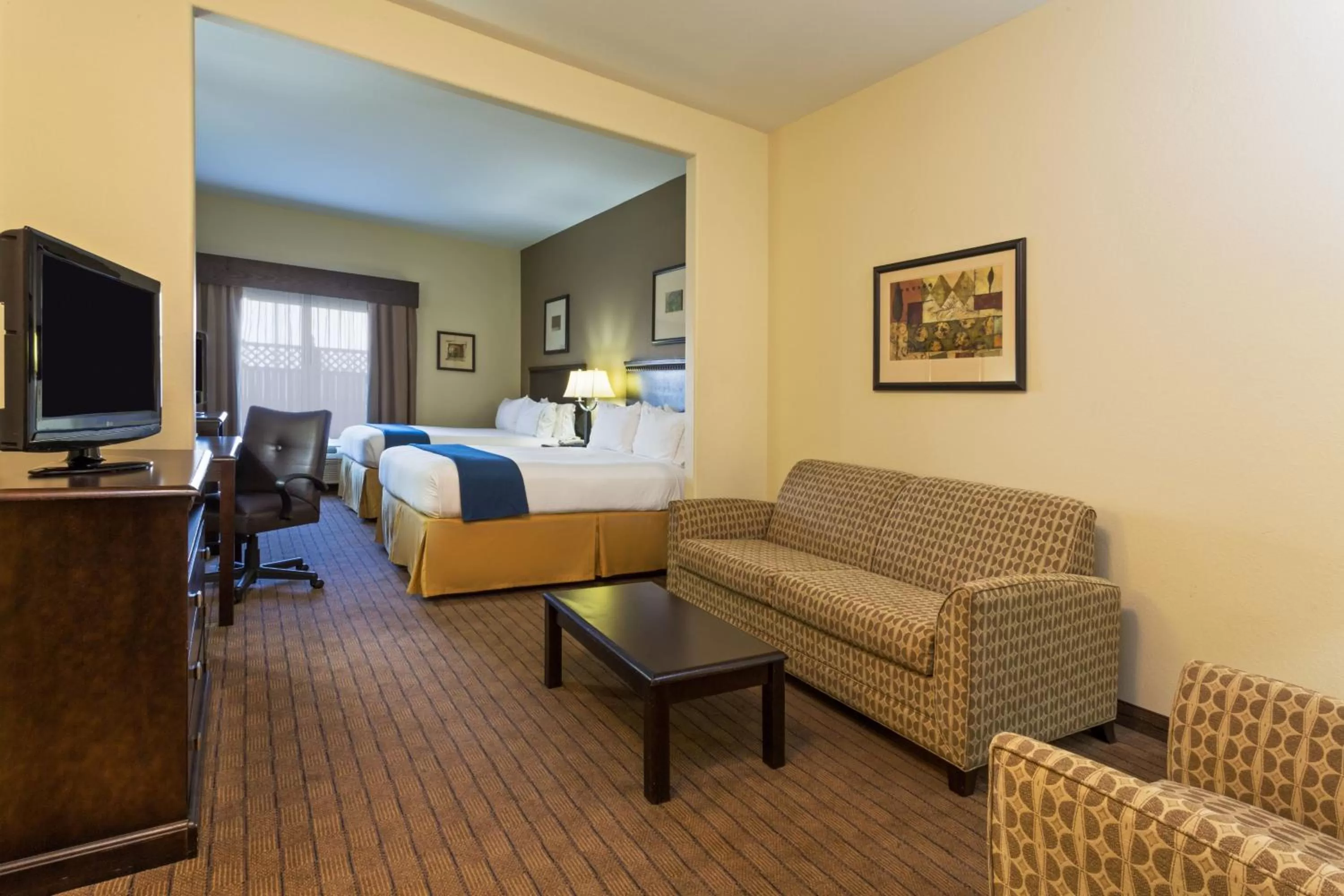 One-Bedroom Suite with Two Queen Beds in Holiday Inn Express & Suites Moultrie by IHG