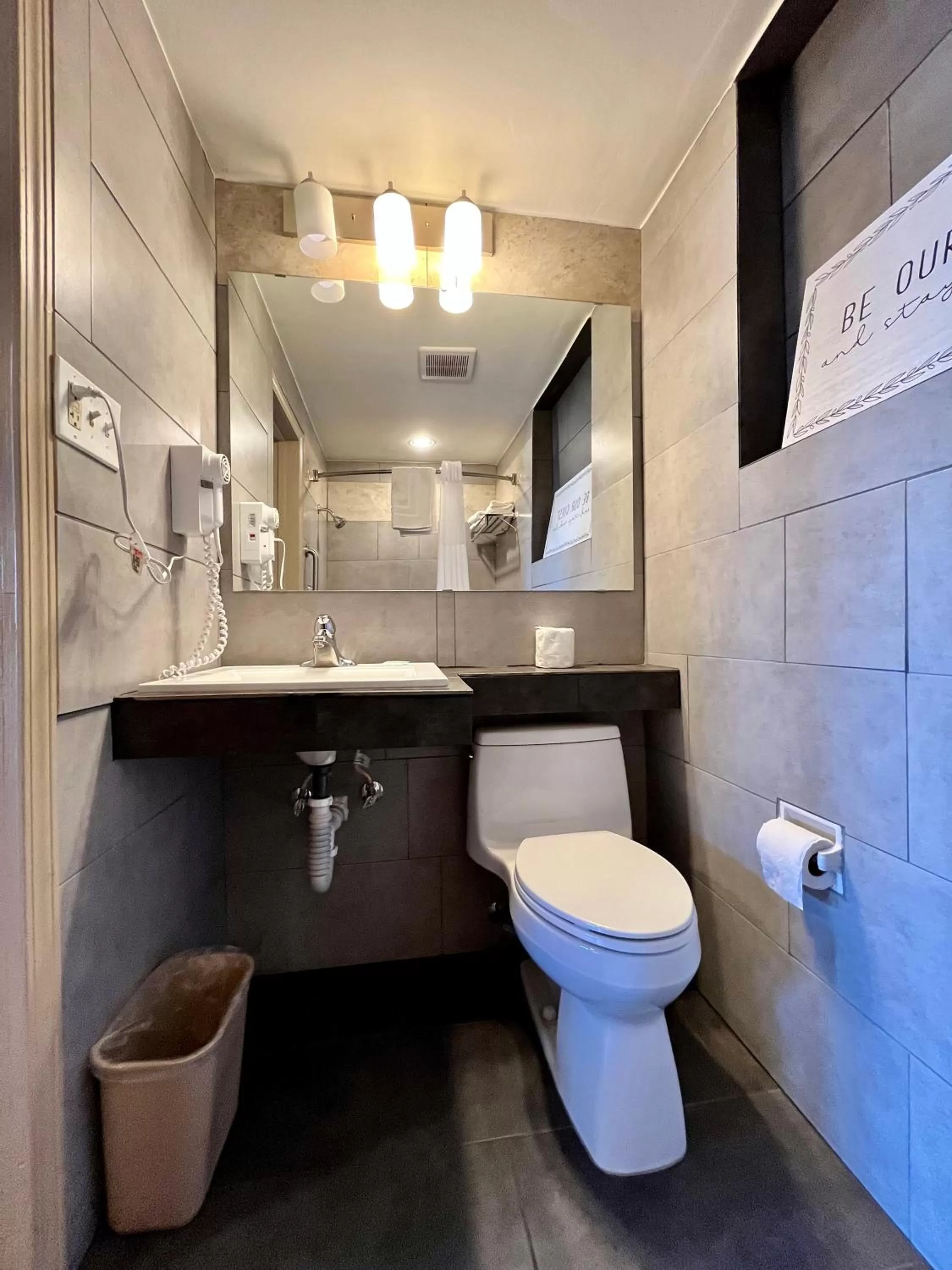 Deluxe King Room Non-Smoking in Sun Valley Motel Junction