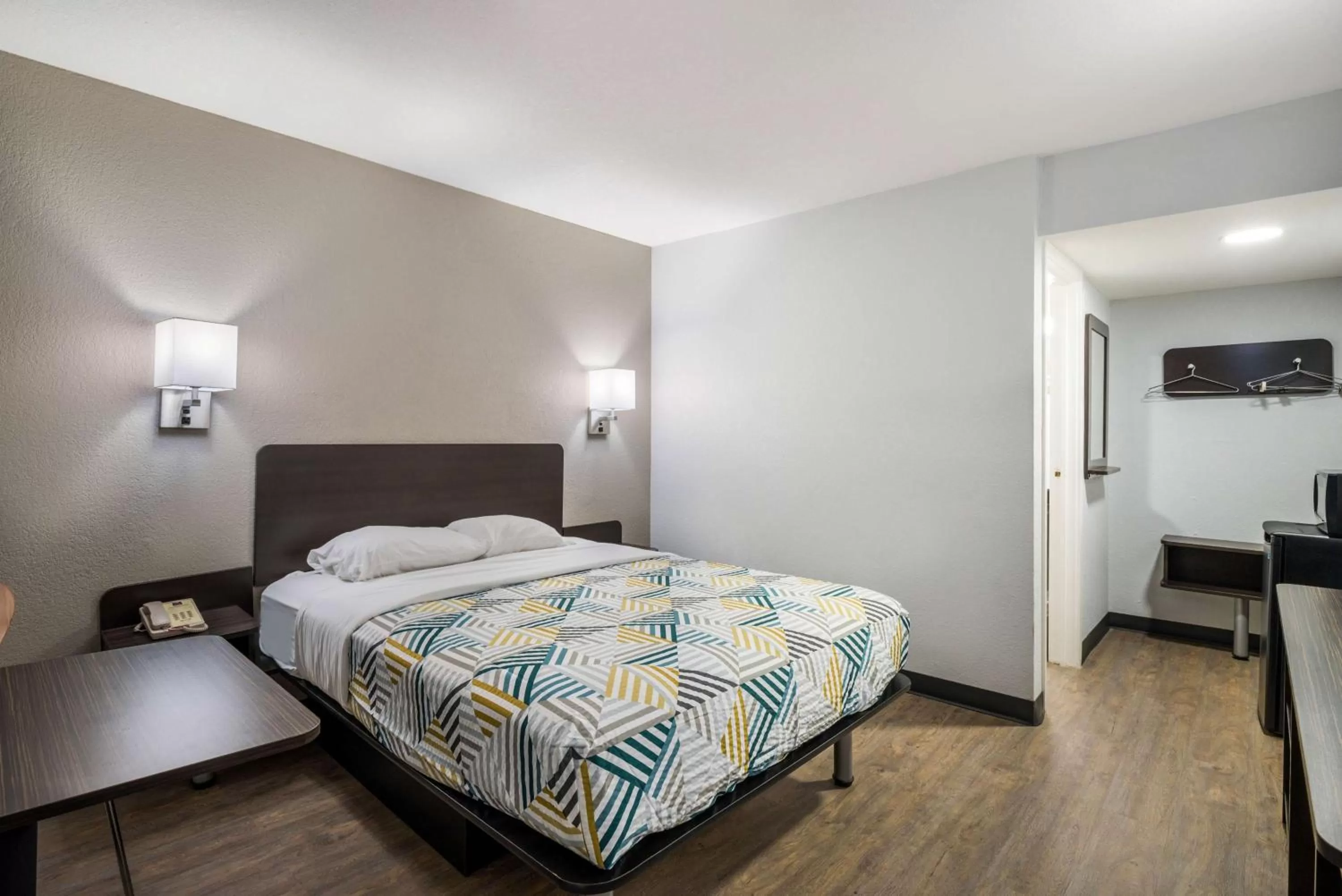 Queen Room - Disability Access in Motel 6-Sandston, VA - Richmond, Va