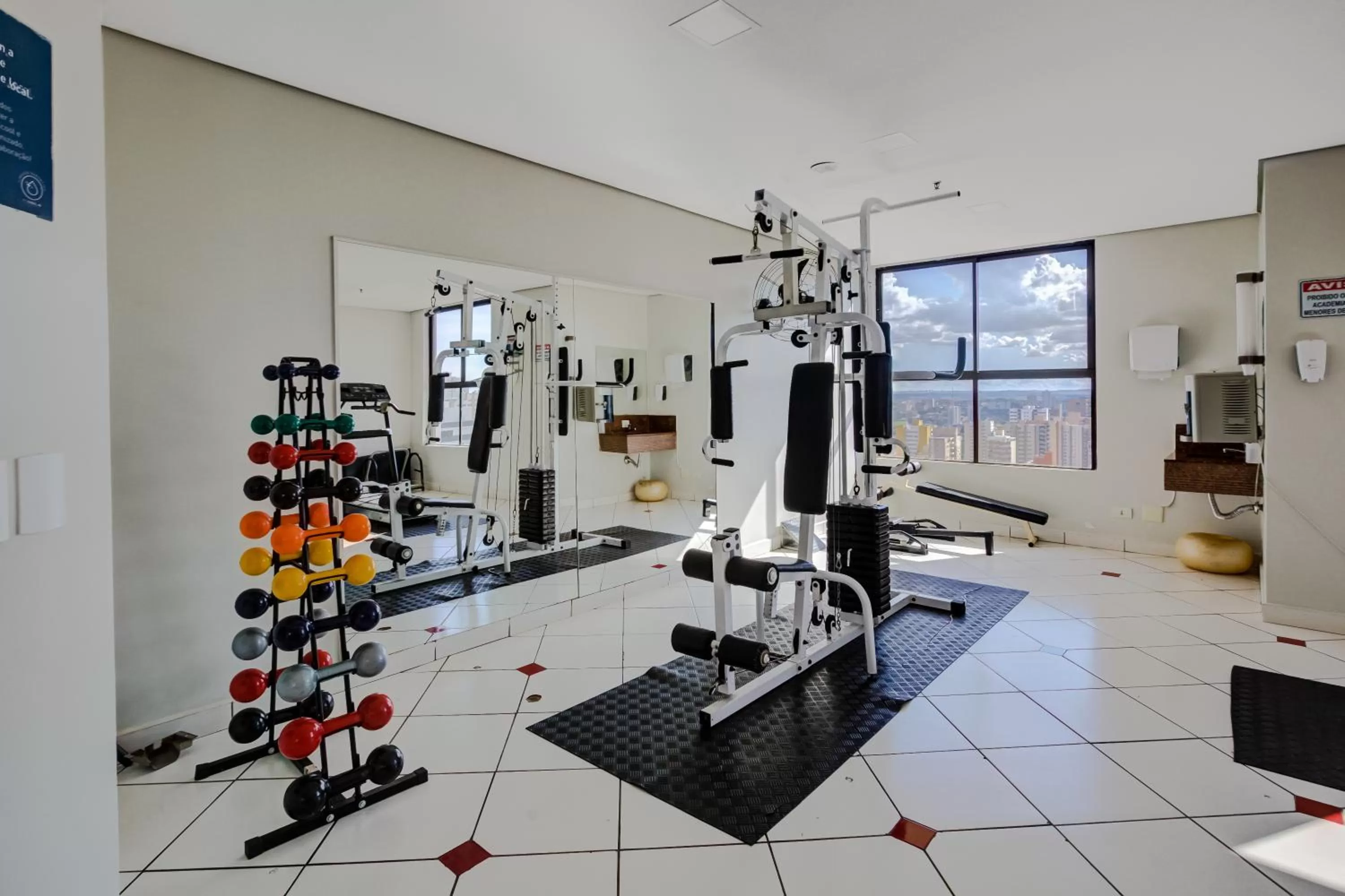 Fitness centre/facilities in Slaviero Hotel Londrina Flat