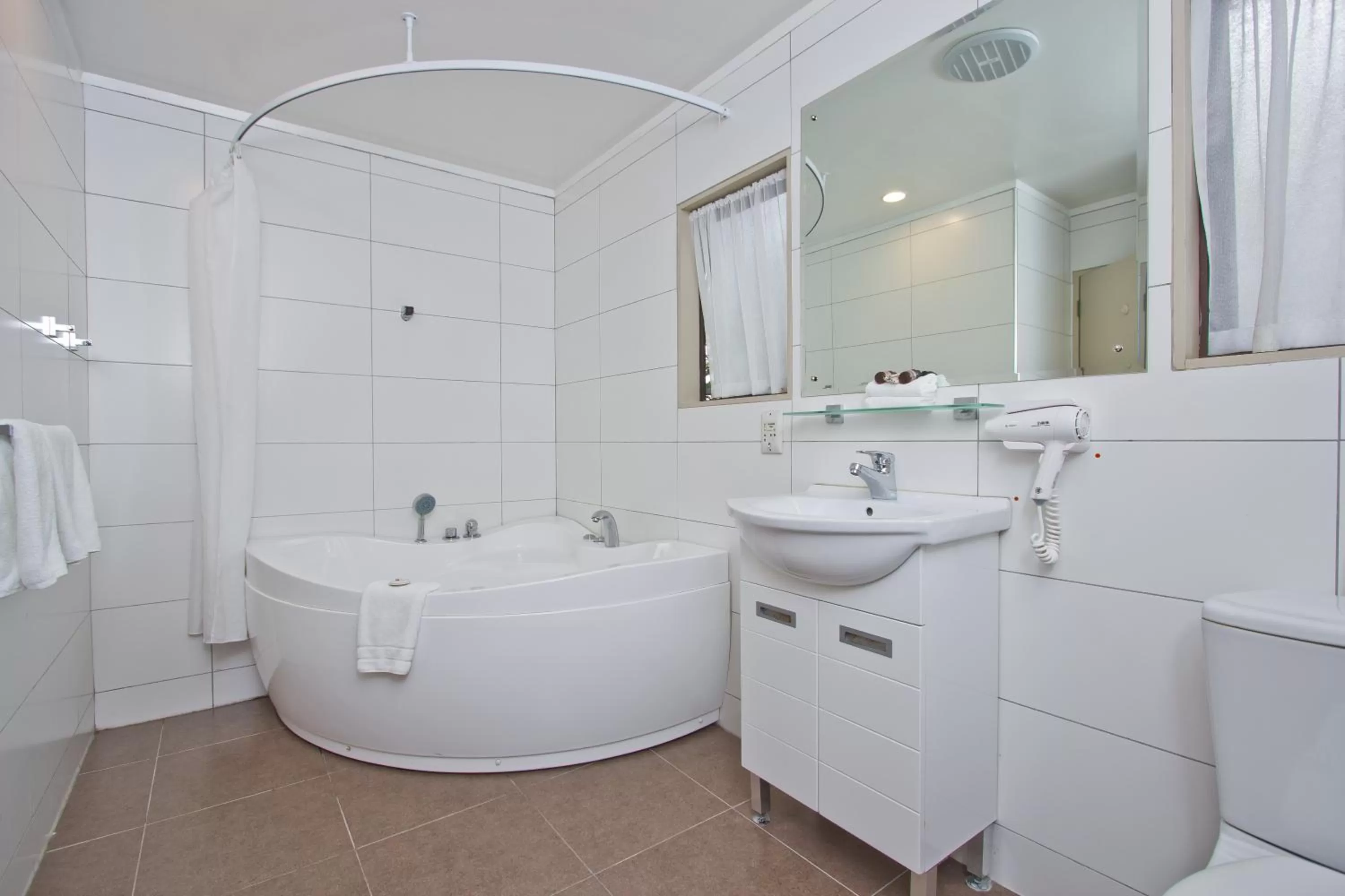 Family Room with Two Queen Beds in Airport Manor Inn