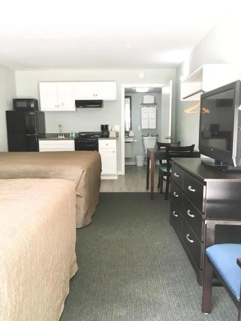 Non-Oceanfront Double Queen Room with Kitchen-Accessible in Ocean Plaza Motel