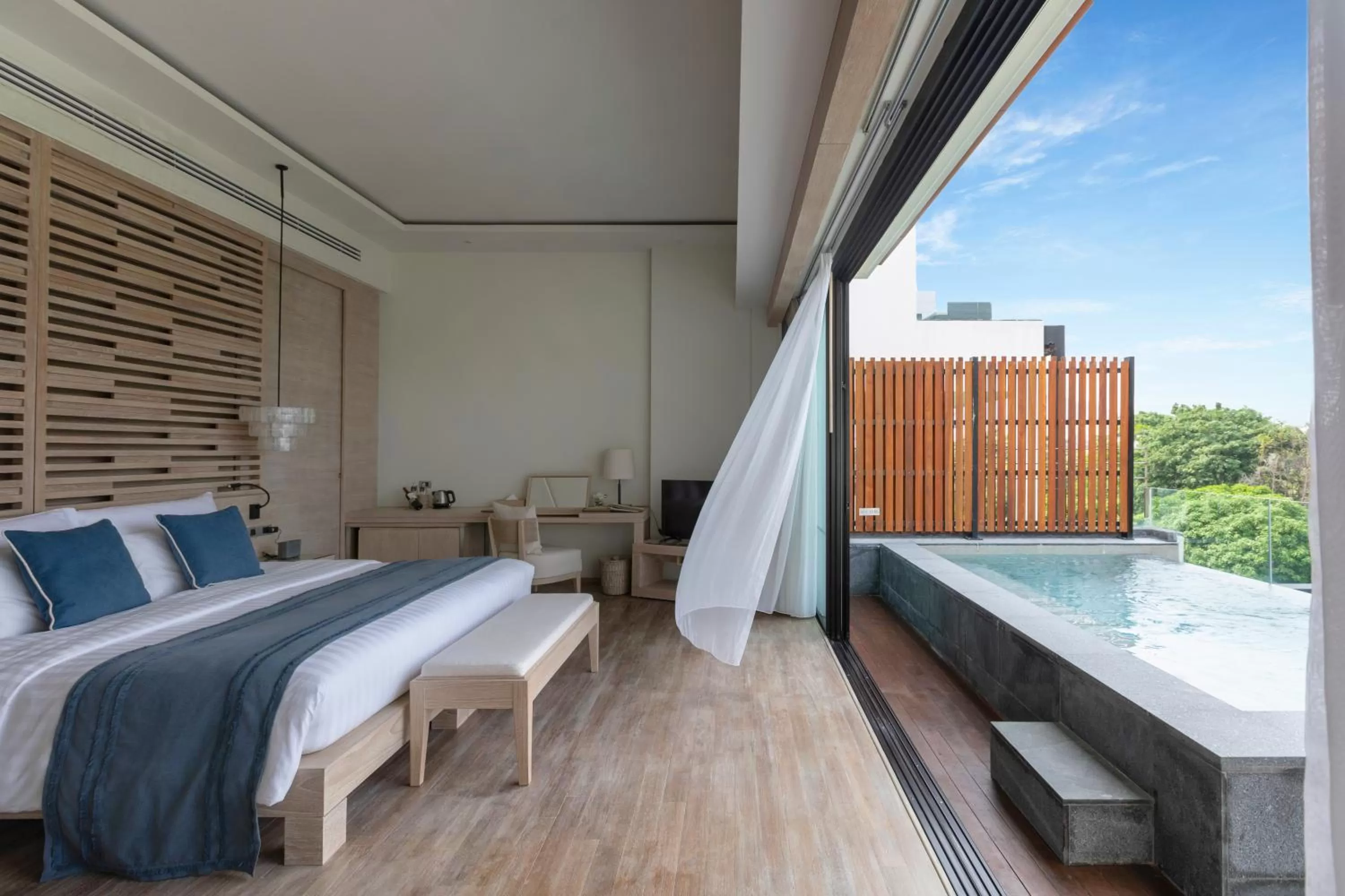 Sky Pool Suite in Cape Nidhra Hotel