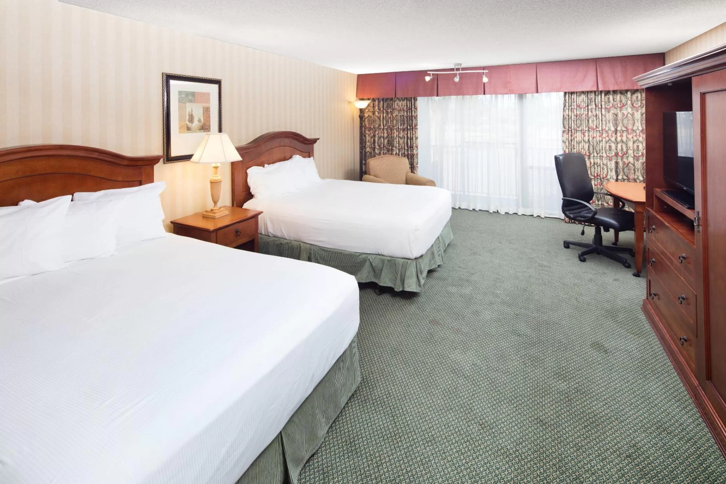 Queen Room with Two Queen Beds in Red Lion Hotel Pendleton