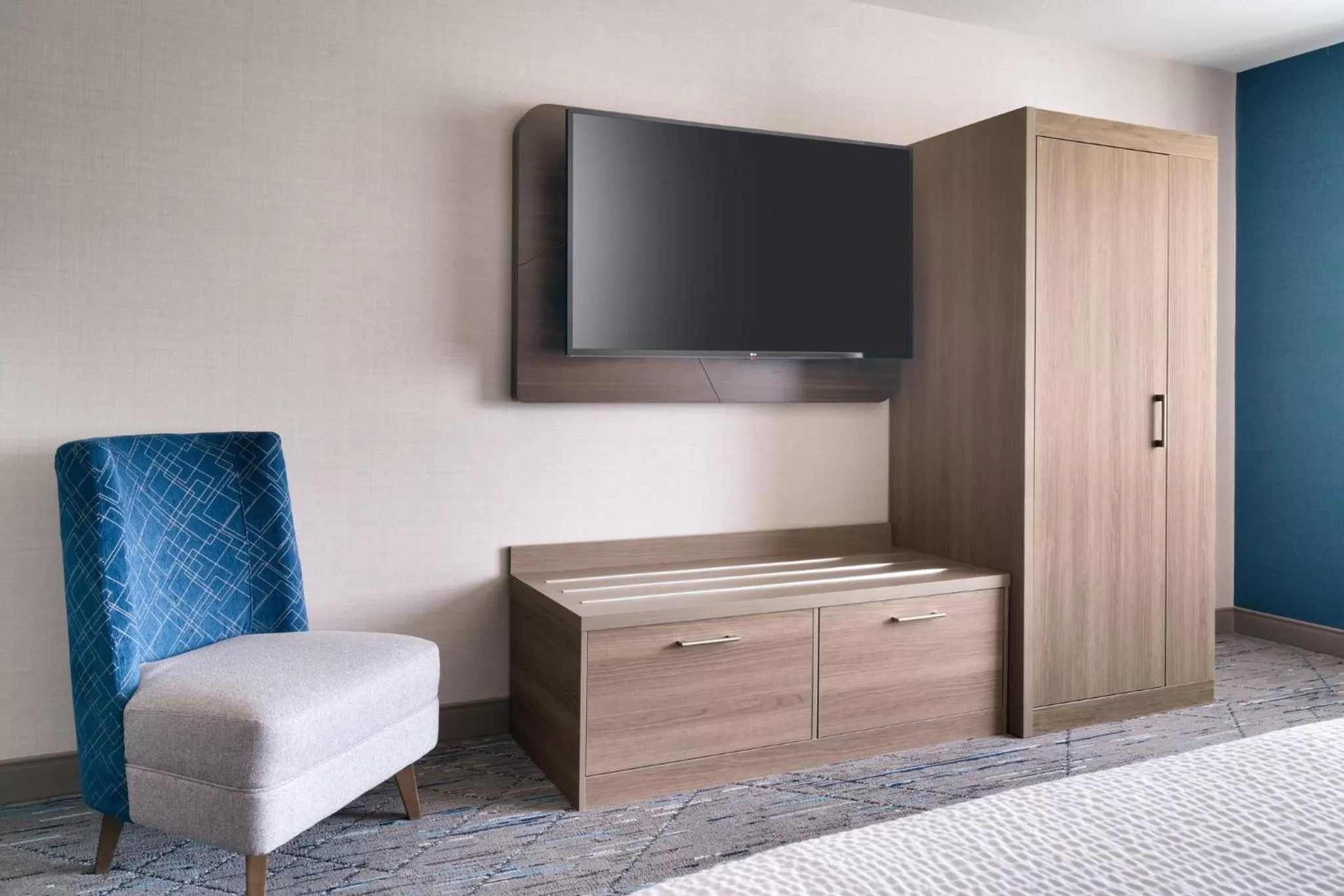 King Suite - Disability Access in Holiday Inn Express and Suites Helena by IHG