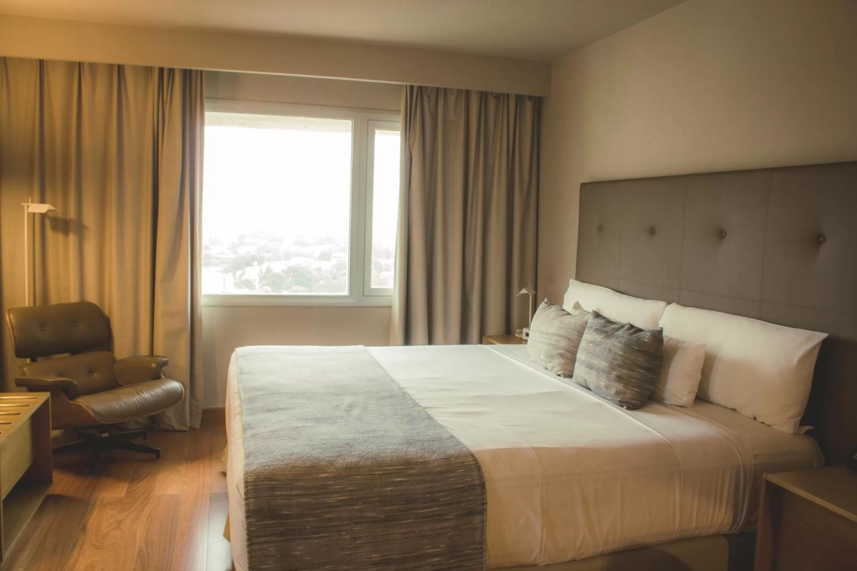 King Suite - Non-Smoking in Dazzler by Wyndham Asuncion