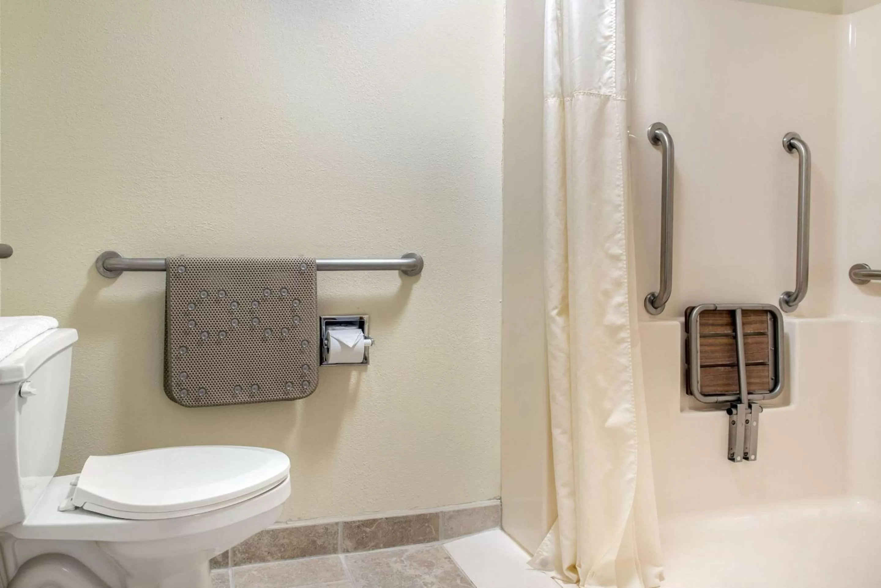 Photo of the whole room in Quality Inn Bloomington Near University