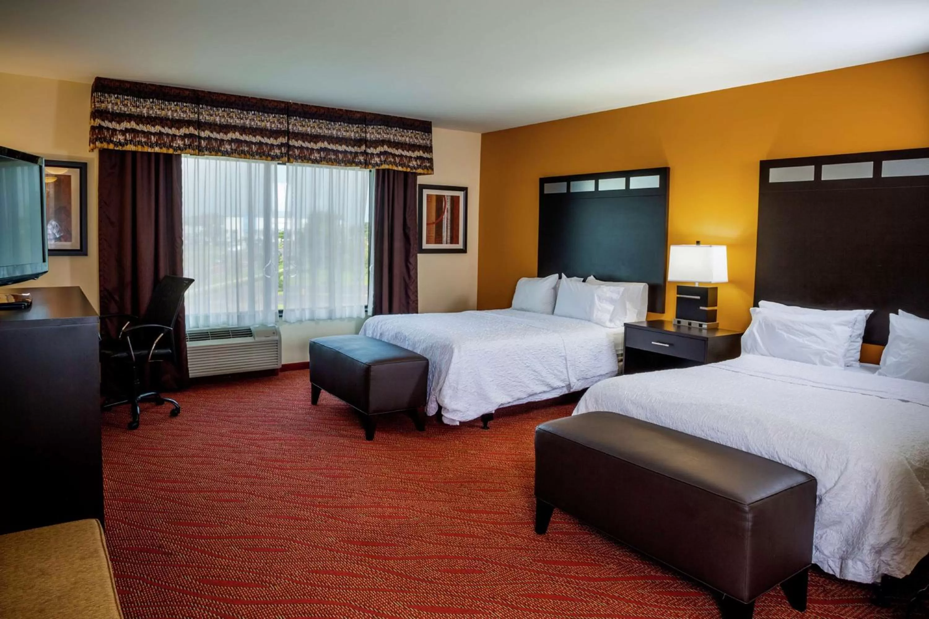 Queen Room with Two Queen Beds - Hearing Access/Non-Smoking in Hampton Inn Limerick