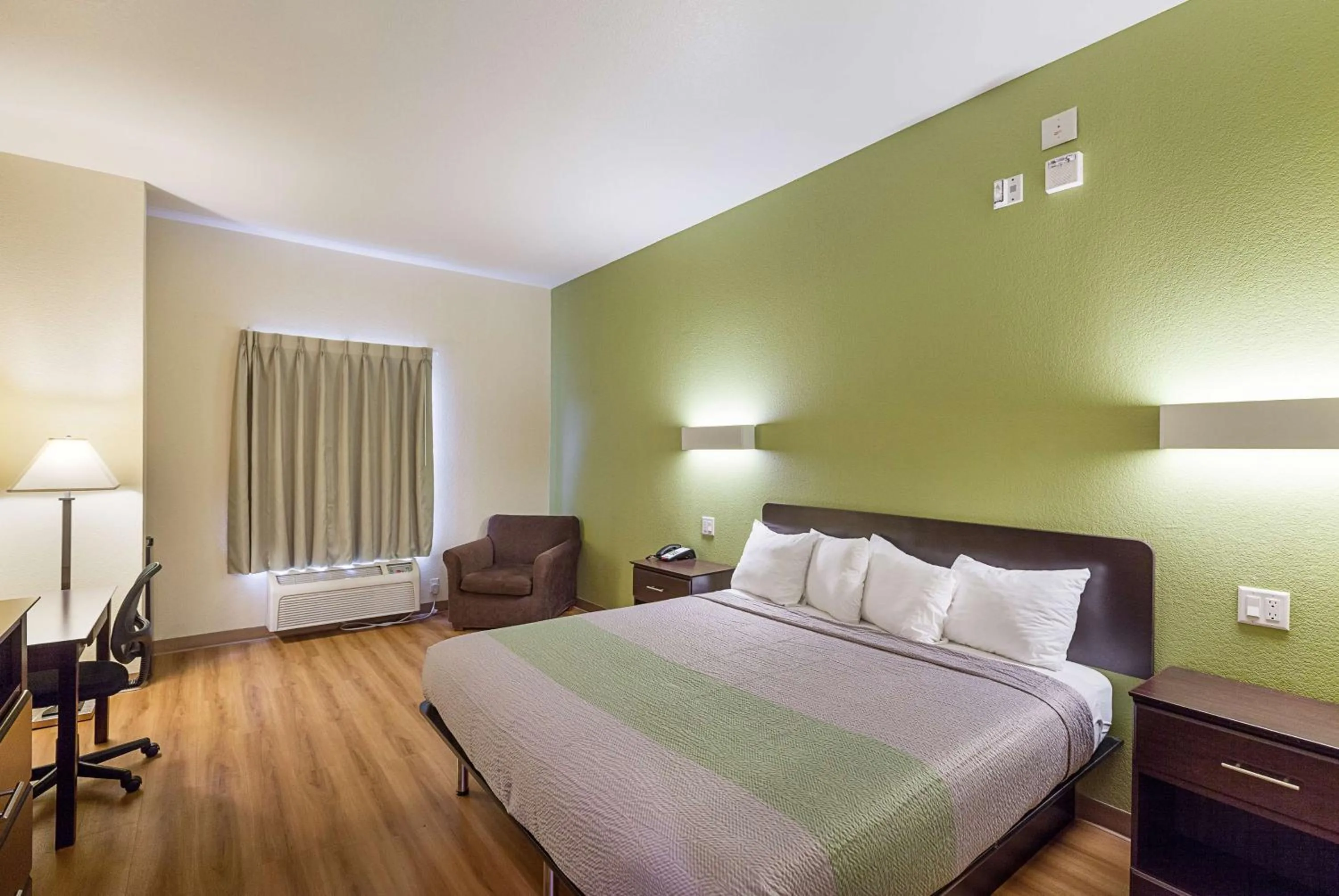 King Room - single occupancy - Smoking  in Motel 6-Fort Worth, TX