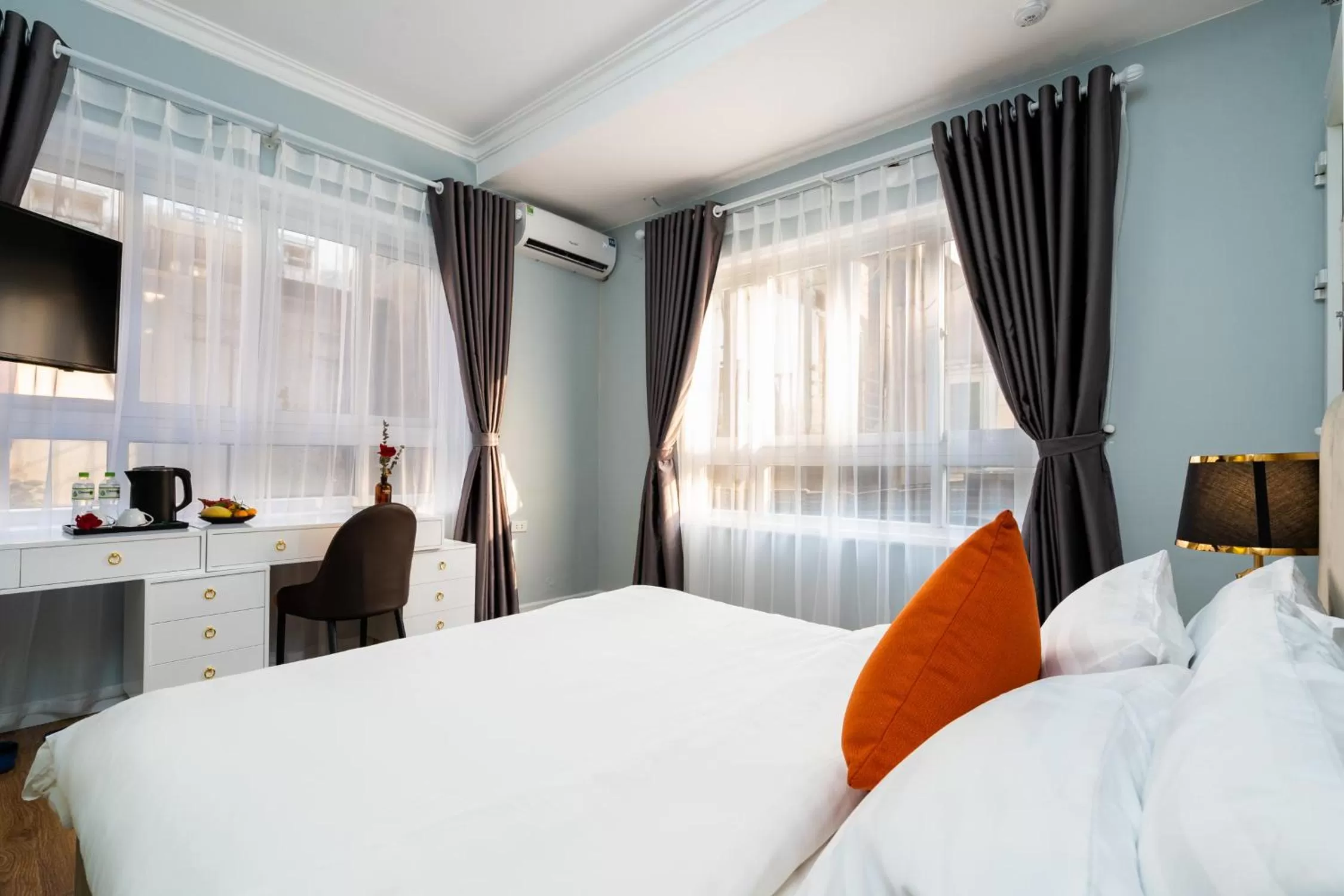 Deluxe Double Room in Hanoi Memory Legends Hotel