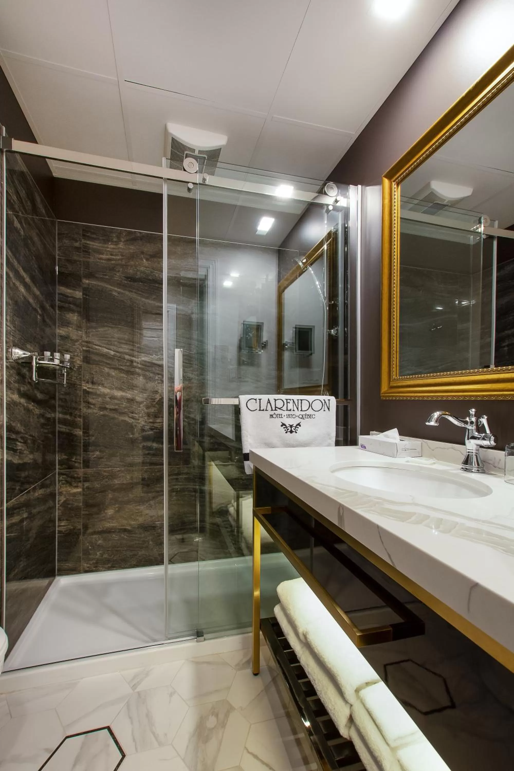 Double Room with Two Double Beds in Hotel Clarendon