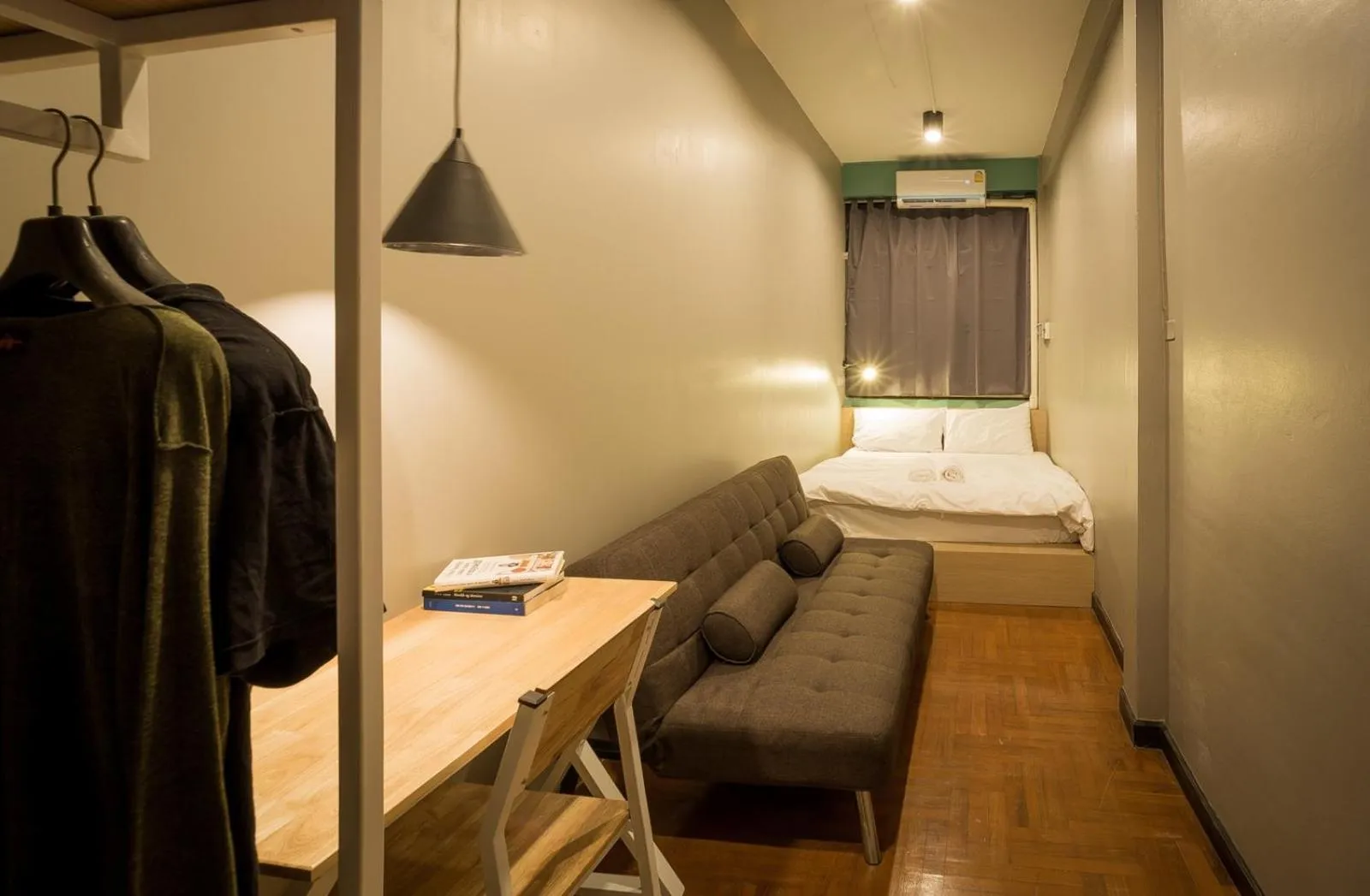 Standard Double Room with Shared Bathroom in Mind Day Hostel Khaosan