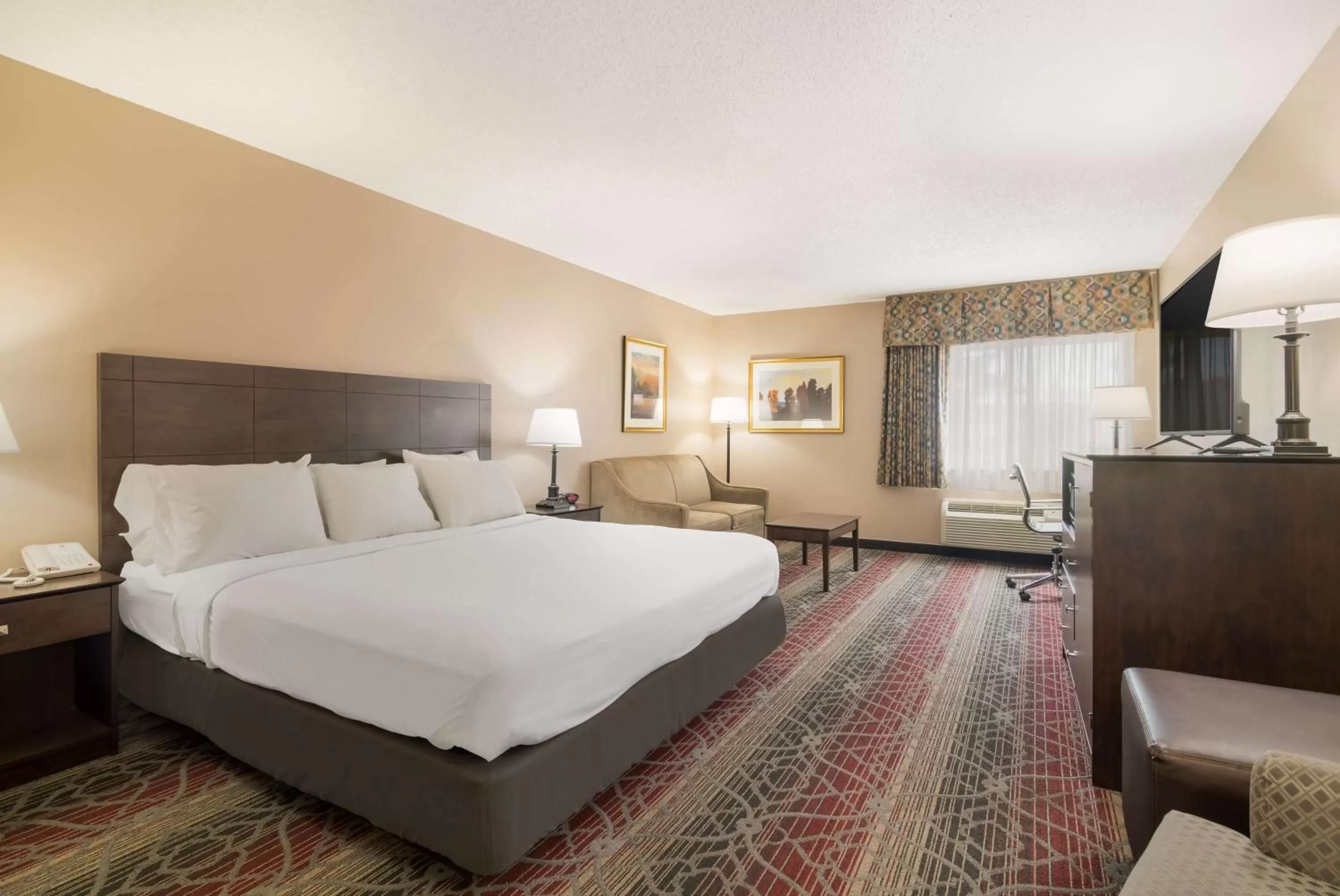 King Room with Mobility Accessible Roll-In Shower - Non-Smoking in Best Western Saranac Lake