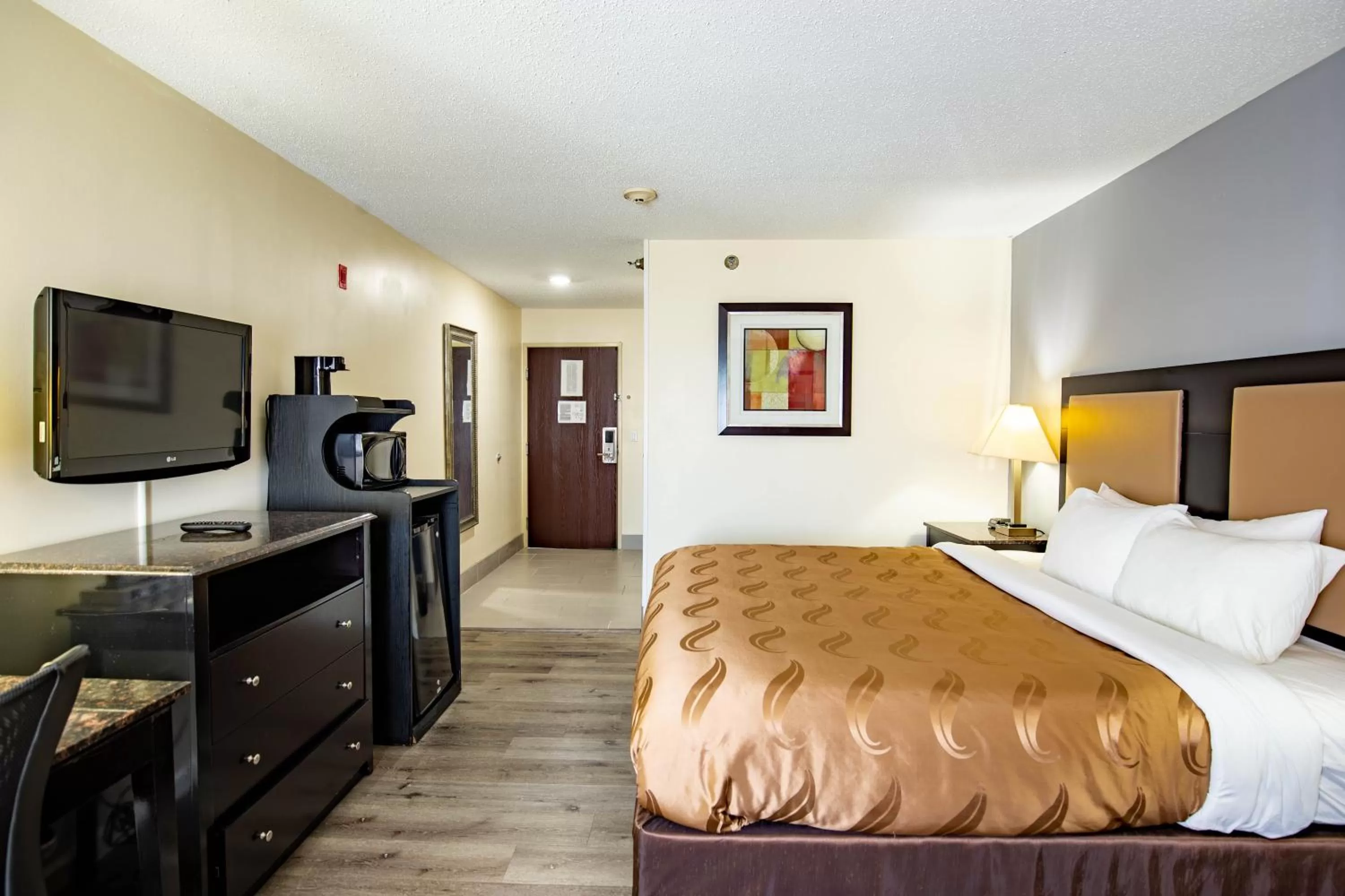 King Room - Accessible/Non Smoking in Quality Inn & Suites Woodstock near Lake Geneva