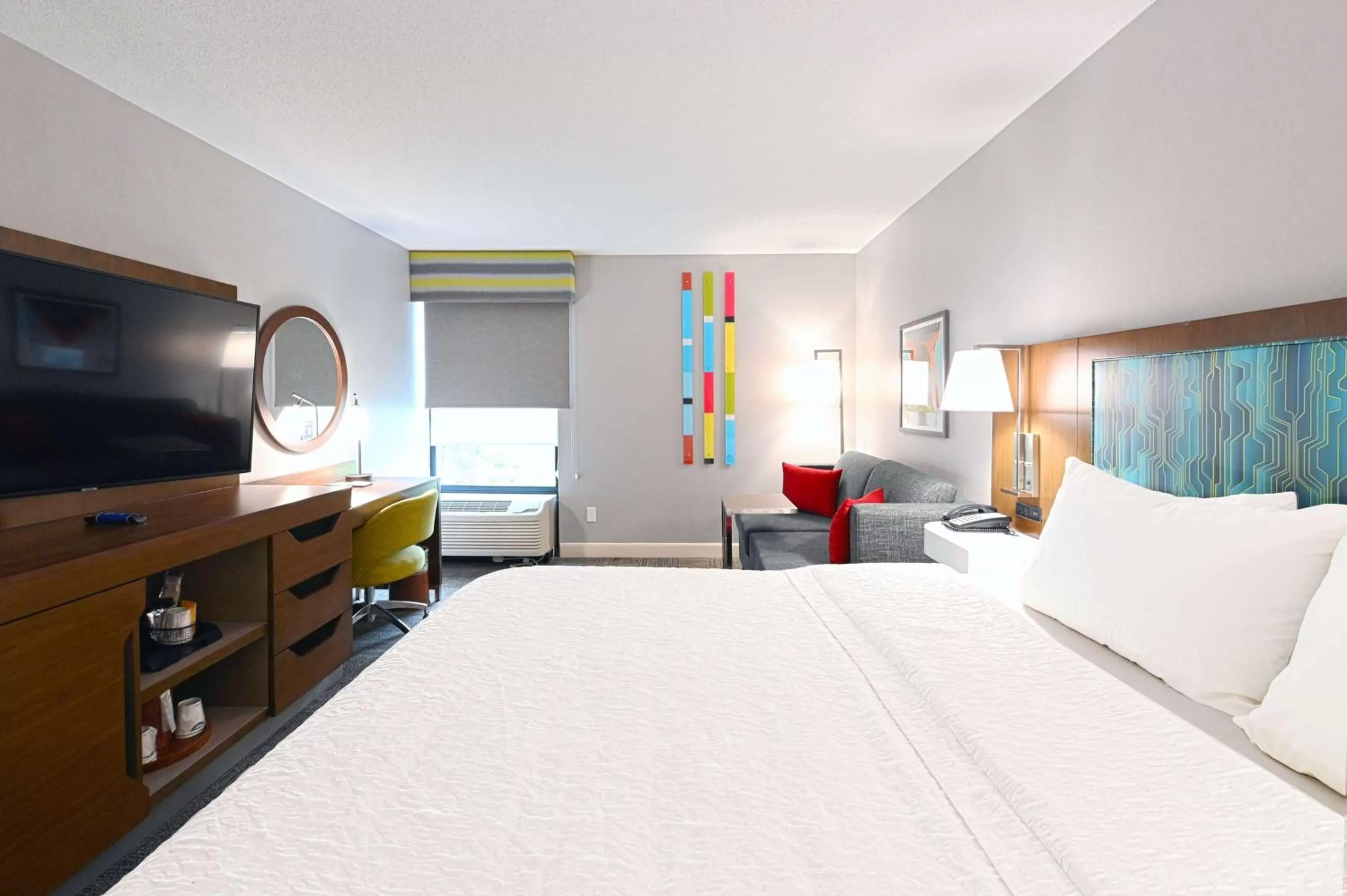 King Study Room - Non-Smoking in Hampton Inn Richmond-West Innsbrook