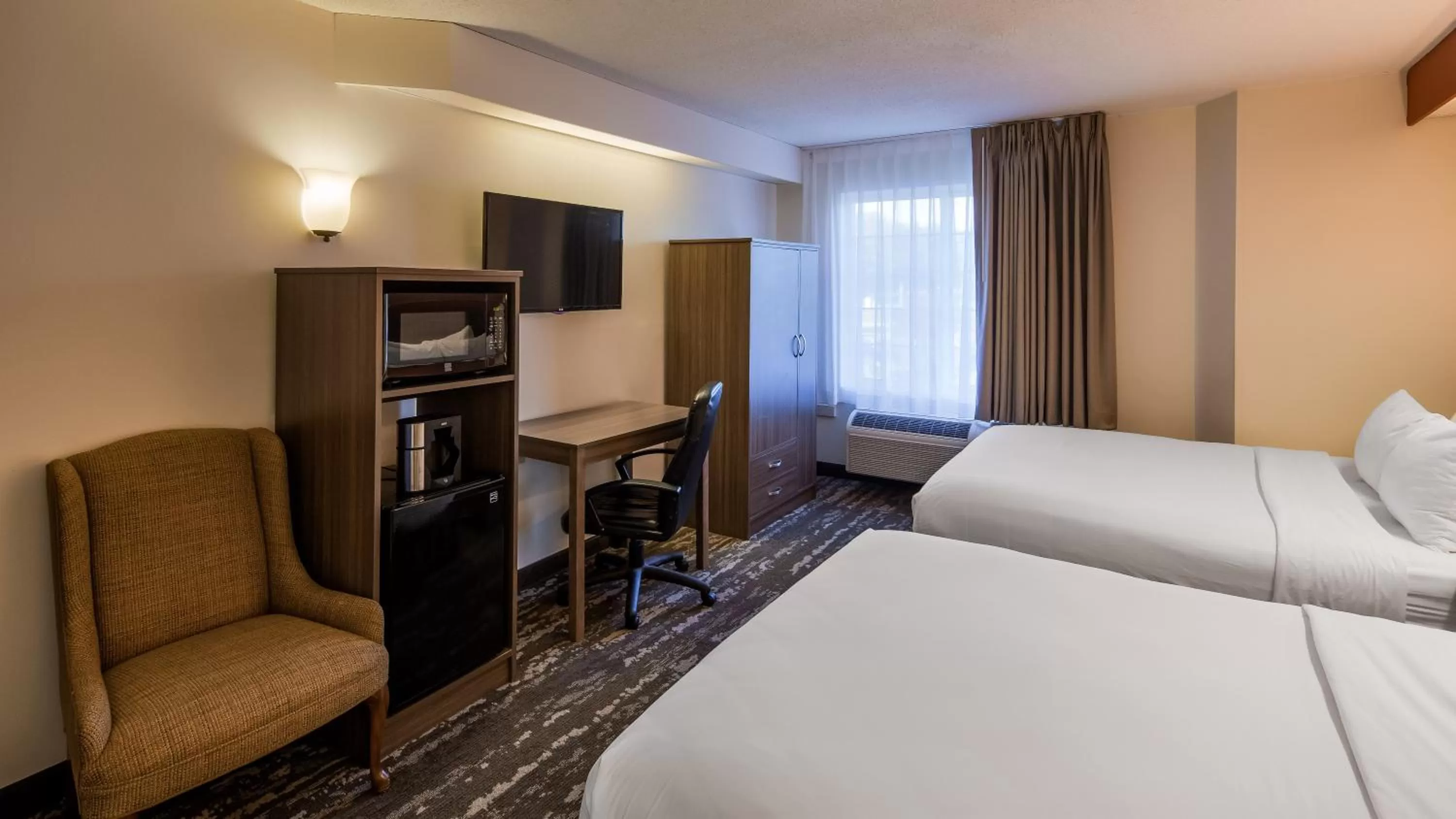 Double Room with Two Double Beds - Pet-Friendly in Charlevoix Inn & Suites SureStay Collection by Best Western
