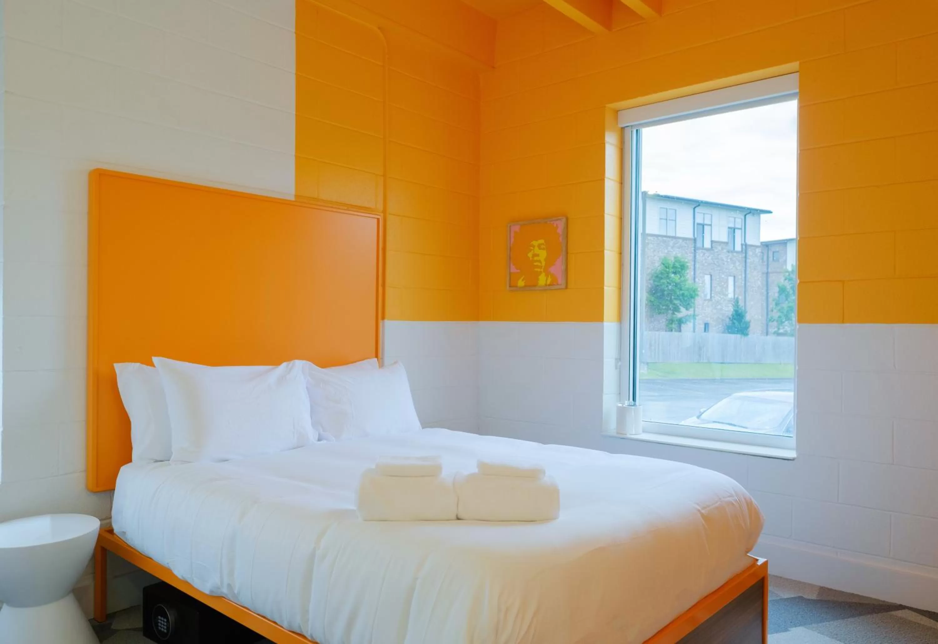 Standard Queen Room 212 in The Gallatin