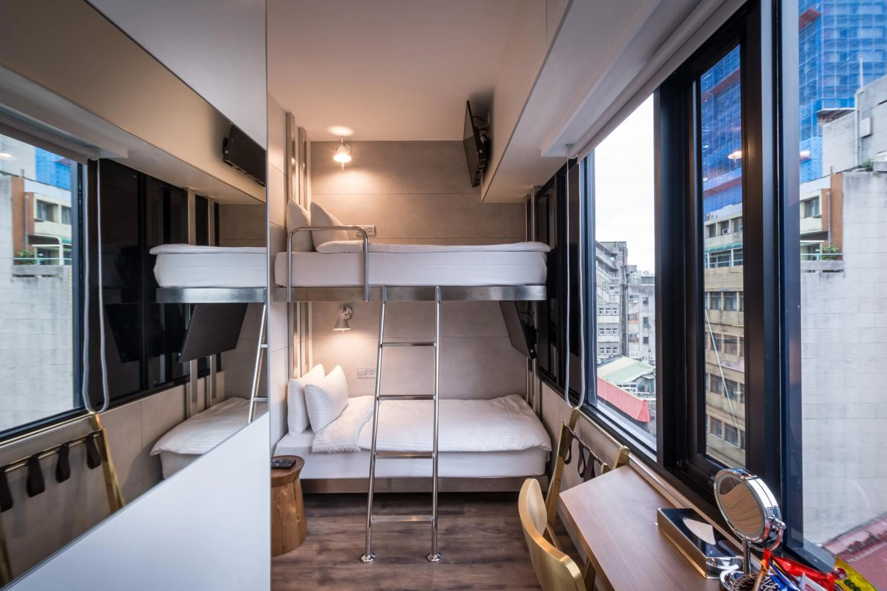 Twin Bunk Room in Hotel Relax 5