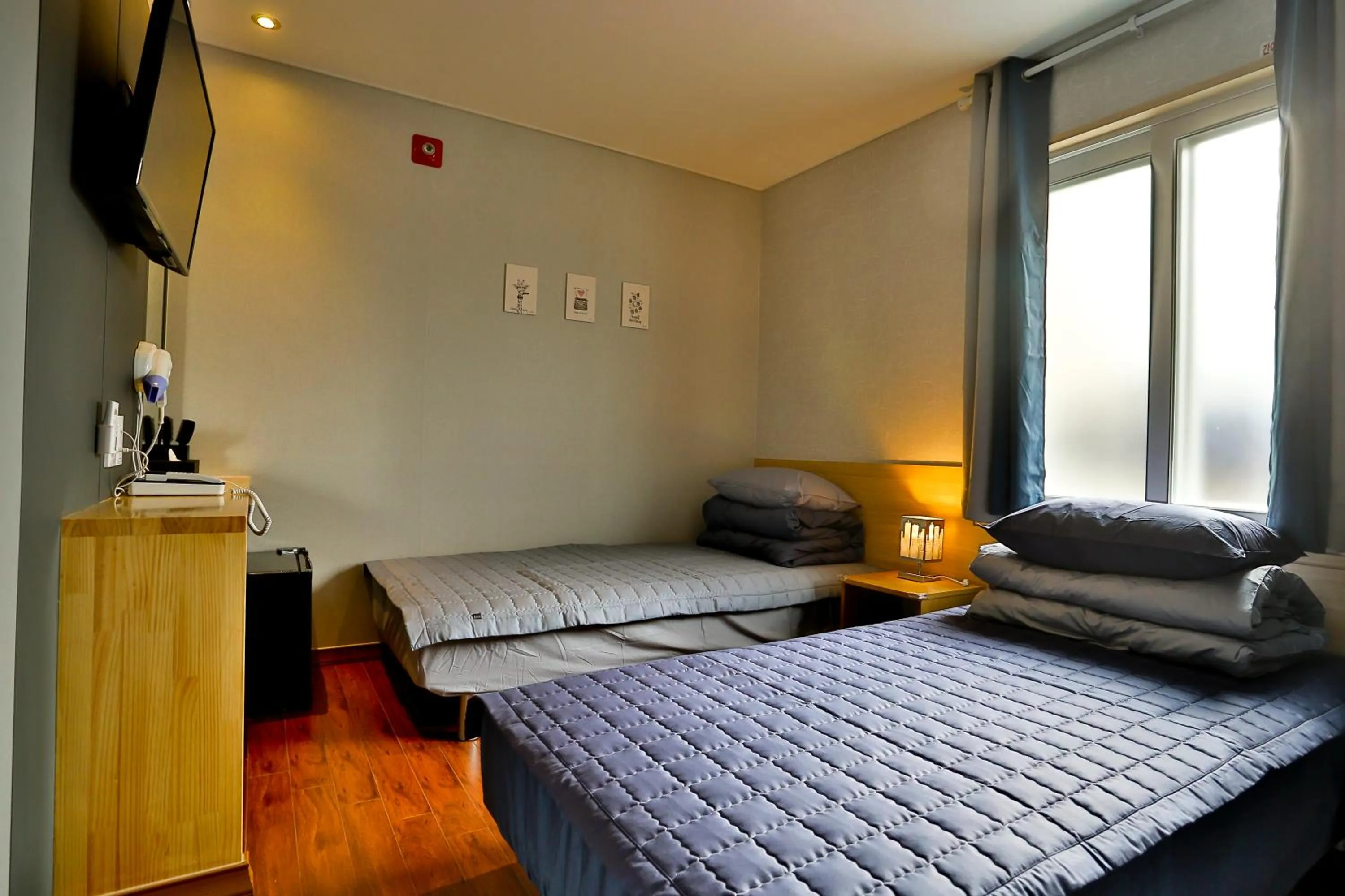 Twin Room with Private Bathroom in Ezstay-Nampo