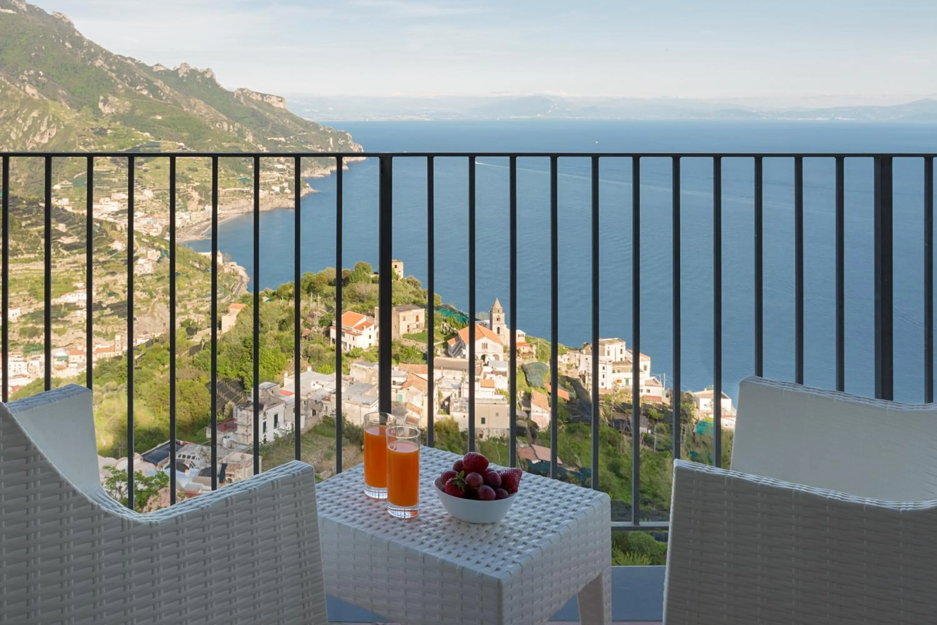 Superior Double Room with Sea View in Villa Piedimonte