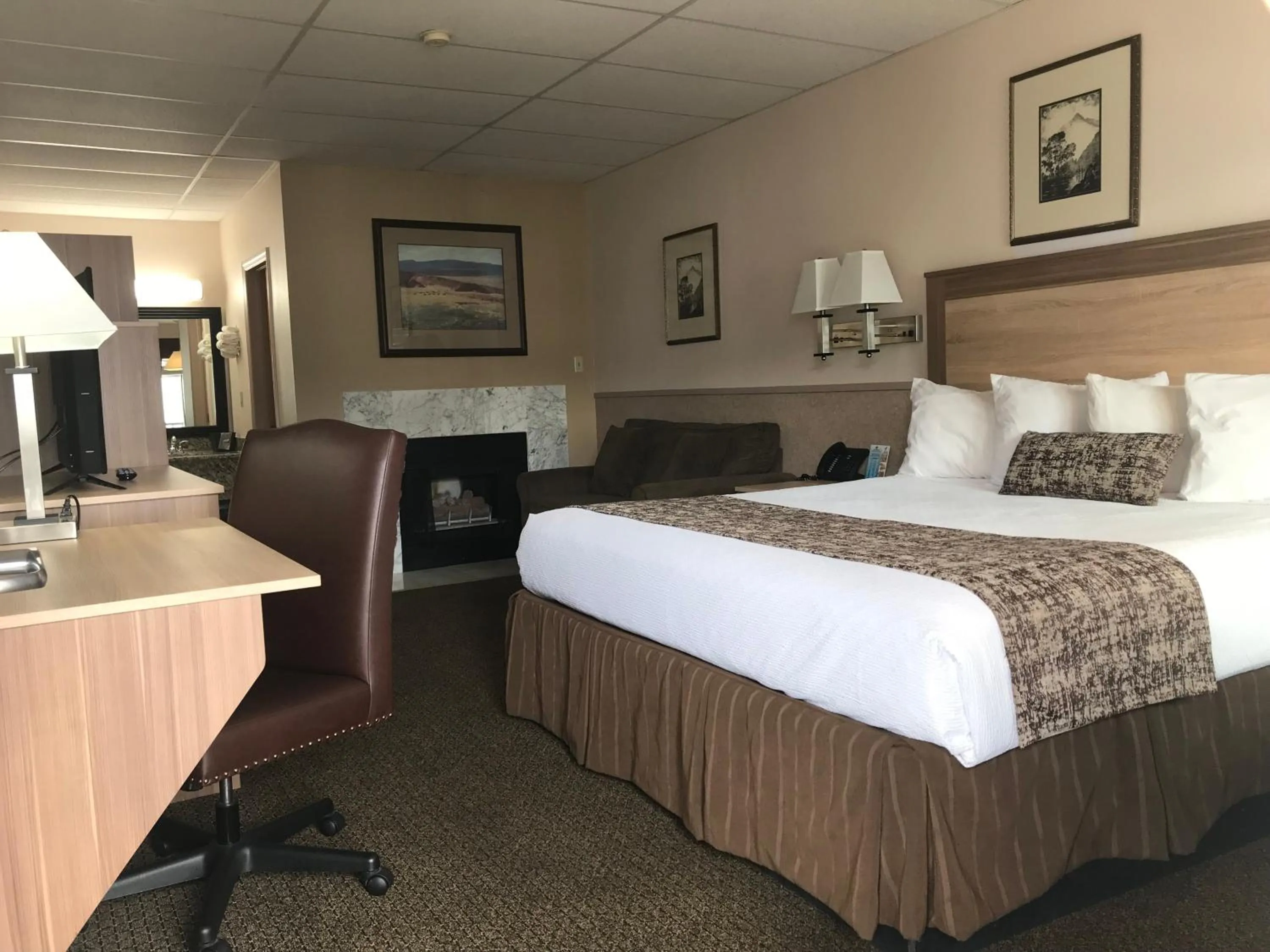 King Suite in Silver Spruce Inn