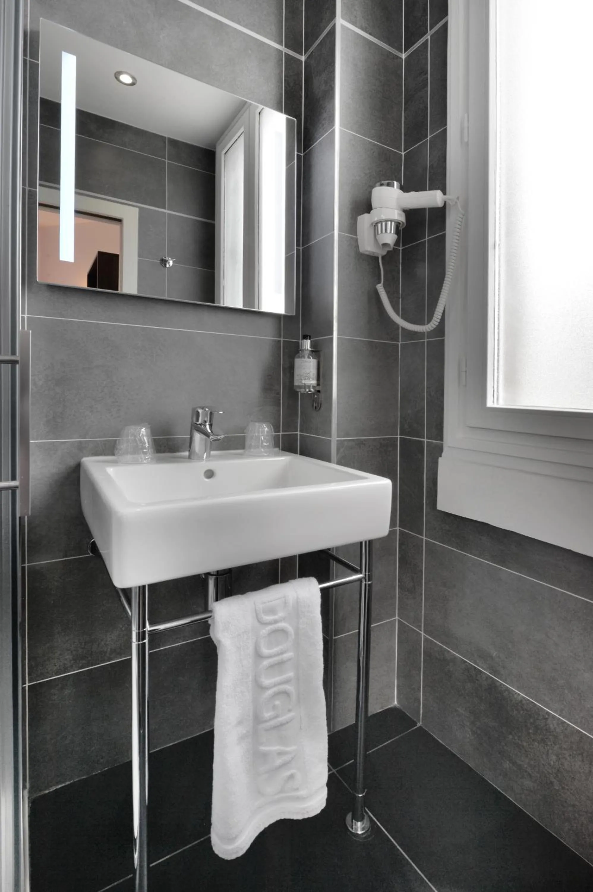 Single Room in Hotel Douglas