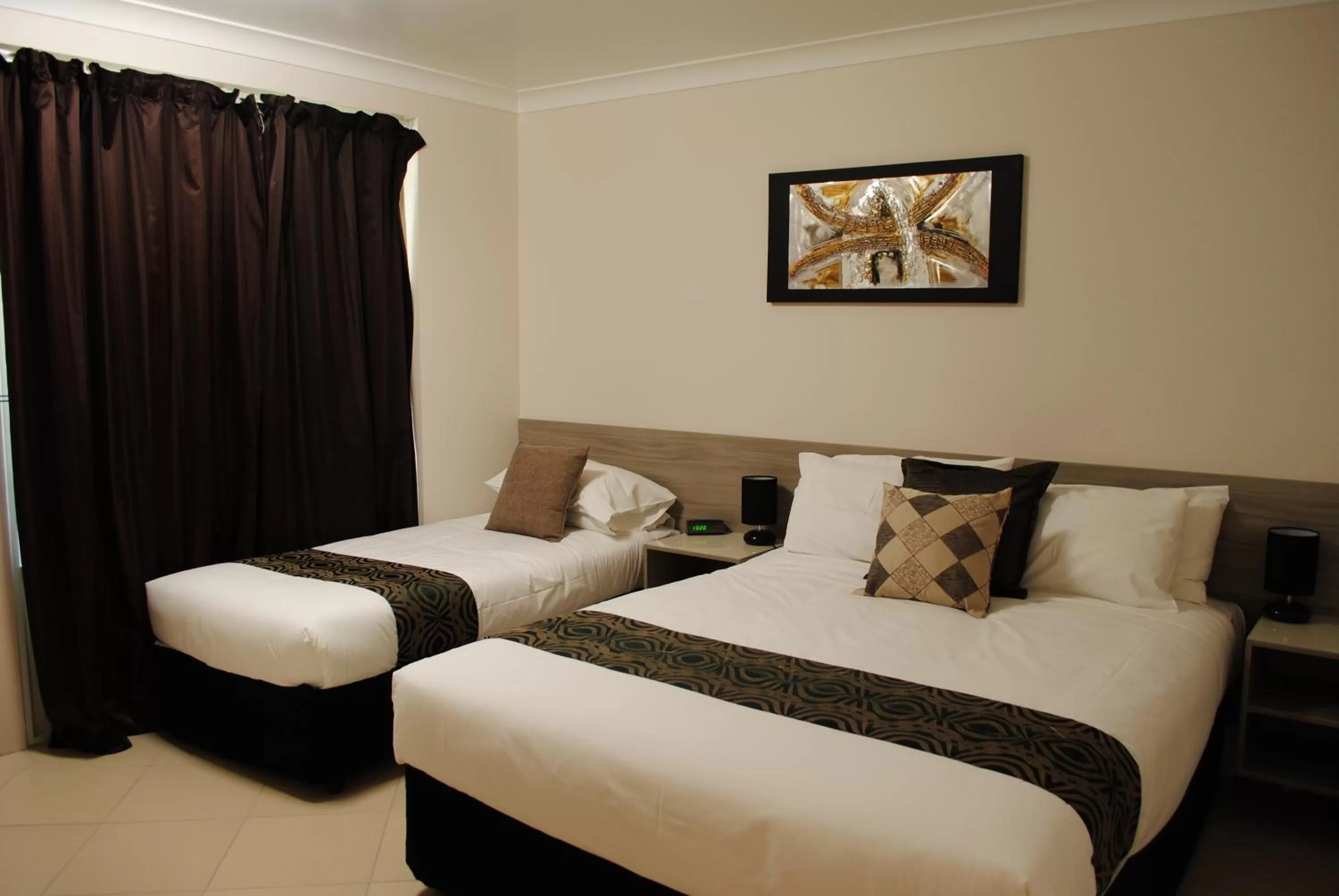 Twin Room in David Motor Inn