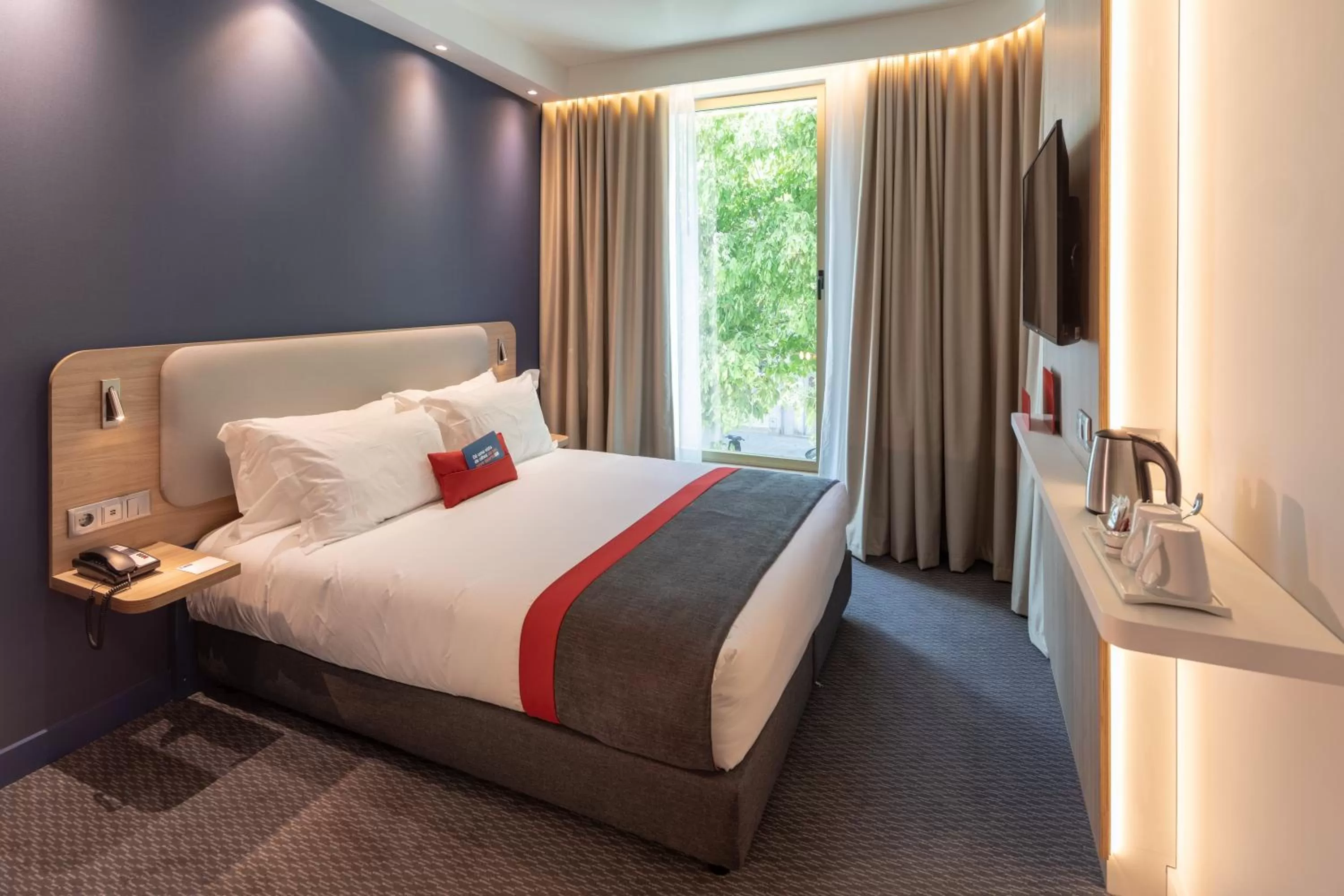 Standard Queen Room - Free Breakfast in Holiday Inn Express - Lisbon - Plaza Saldanha by IHG