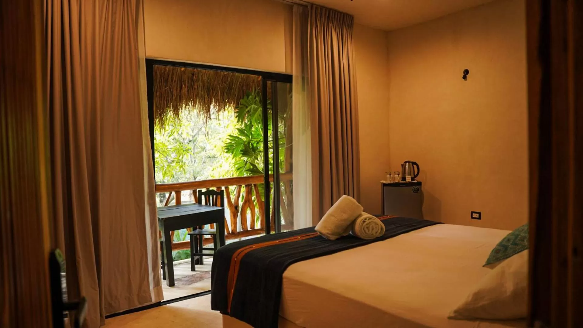 Room with One Double Bed with Garden View Balcony and Private Bathroom in Corazon De Jade Tulum