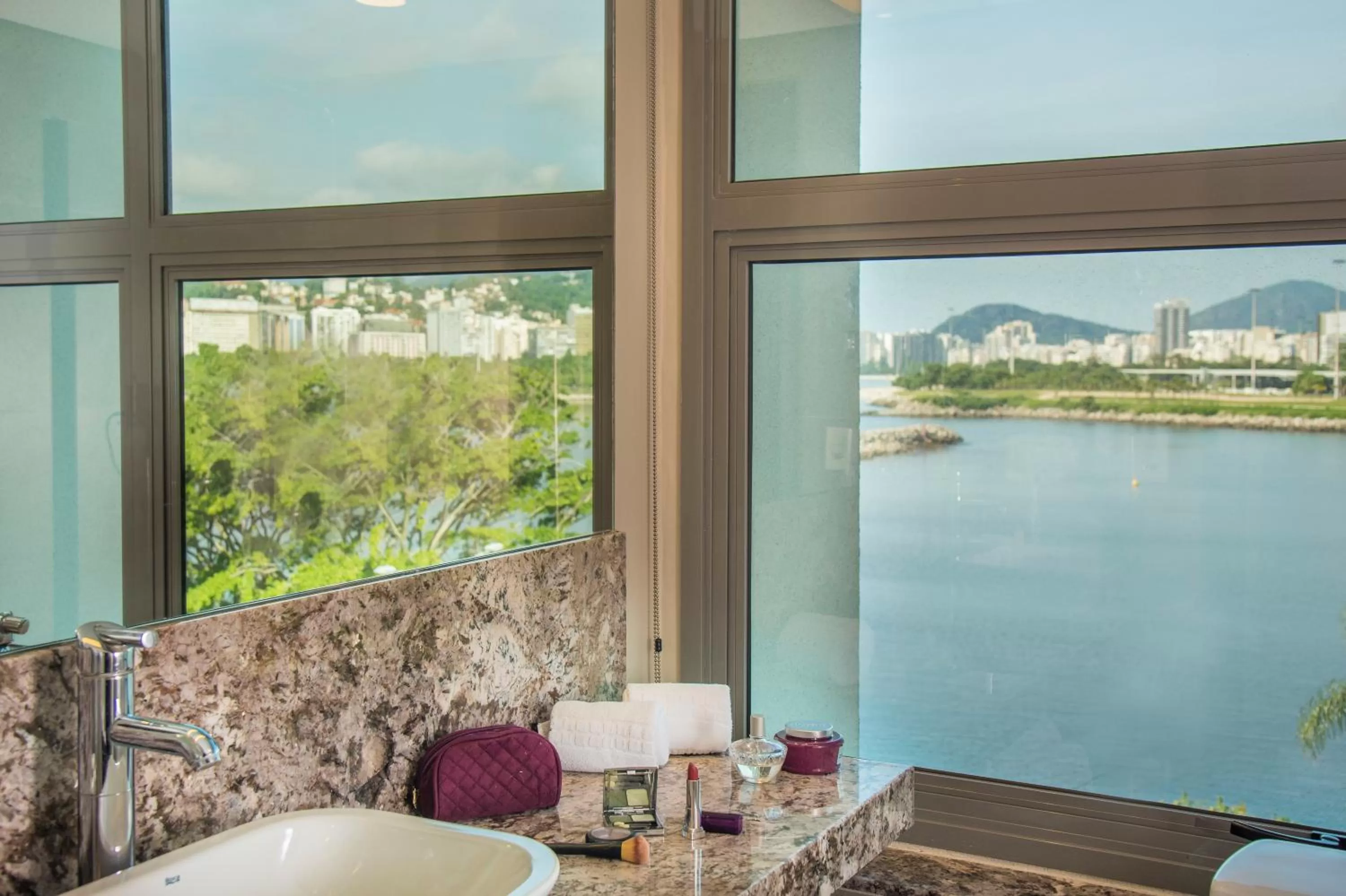 Superior Executive Suite with Sea View in Prodigy Santos Dumont by Wish