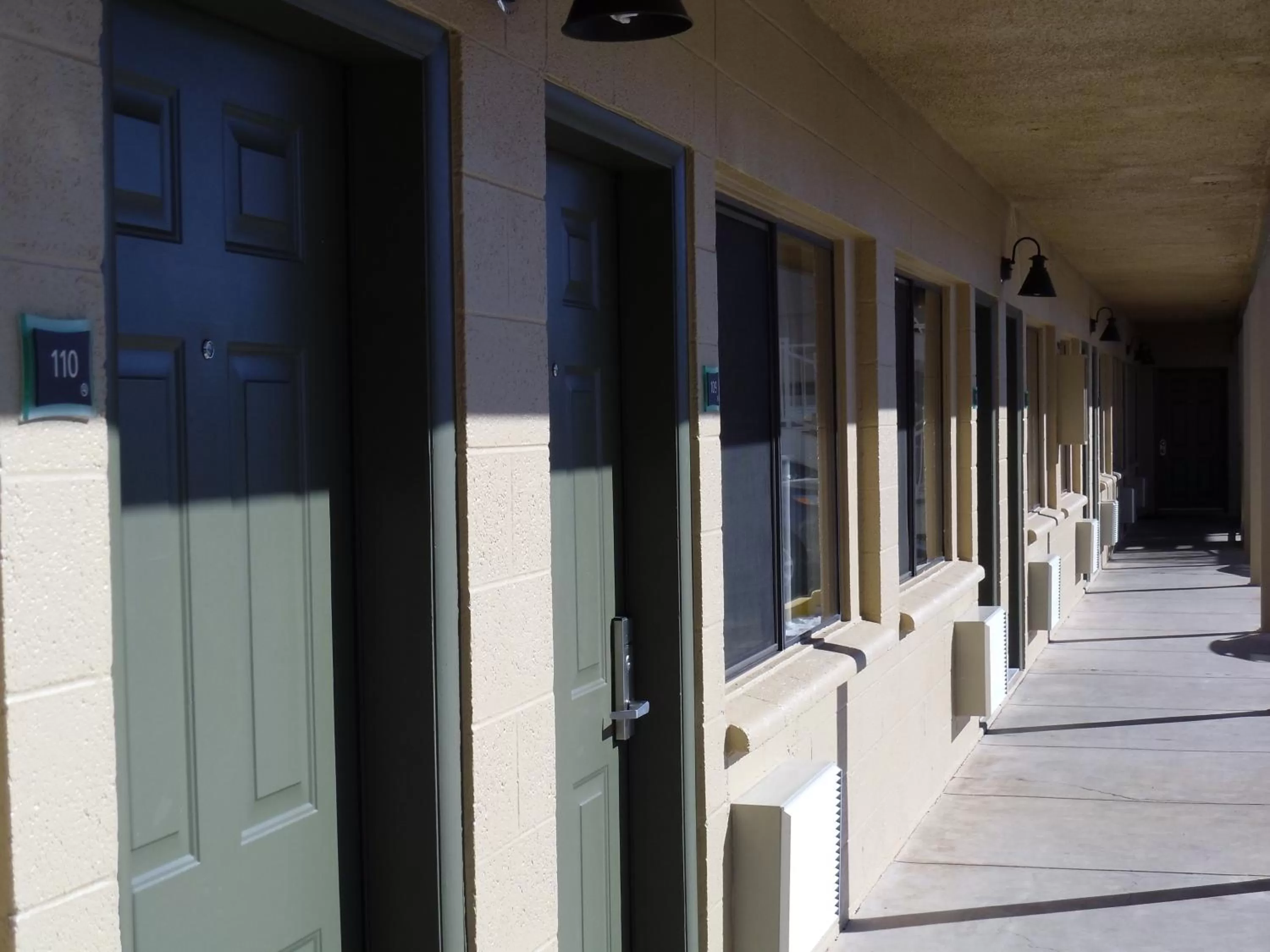 Queen Room with Two Queen Beds - Non-Smoking in Highland Country Inn Flagstaff