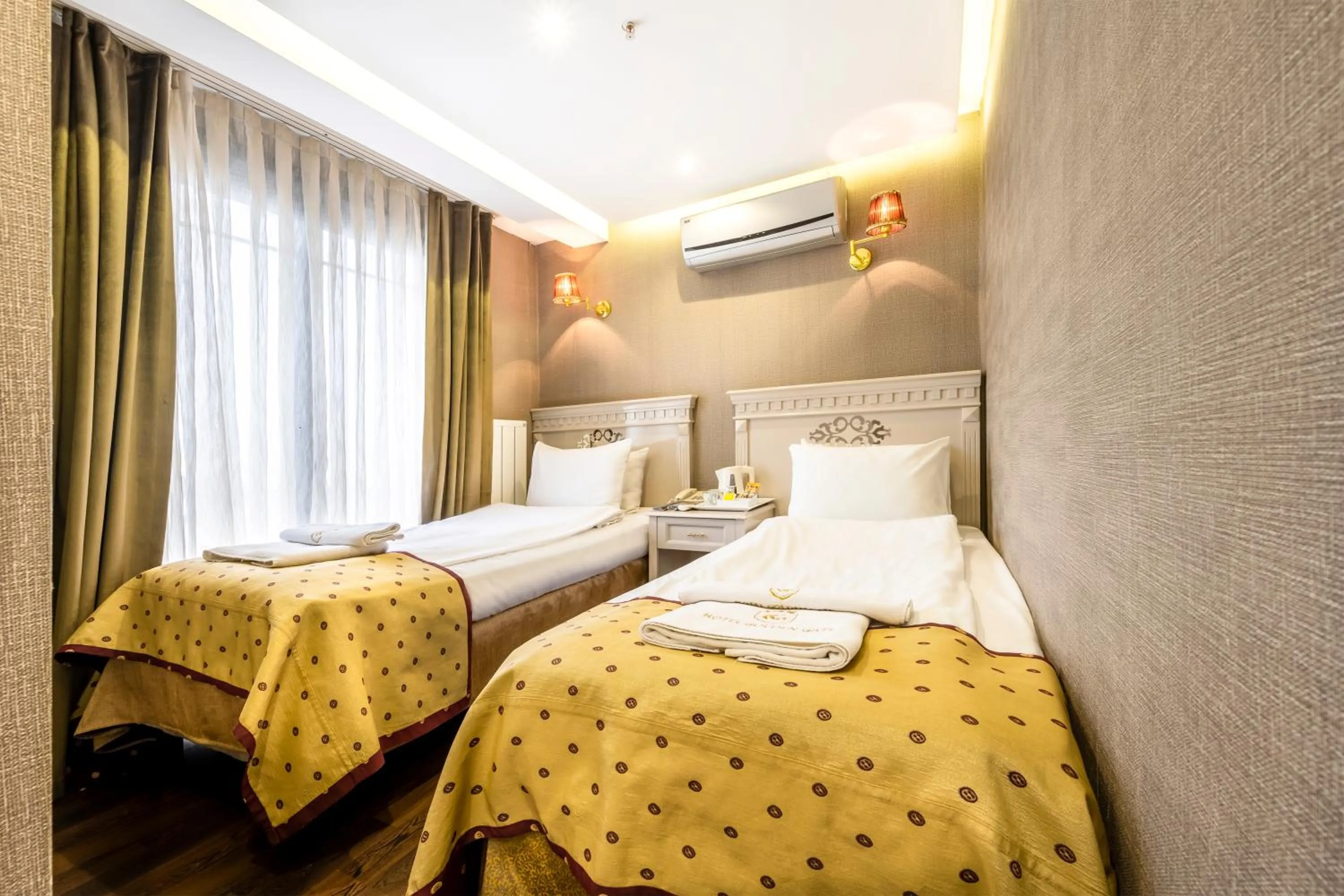 Twin Room with City View in Golden Gate Hotel Topkapı