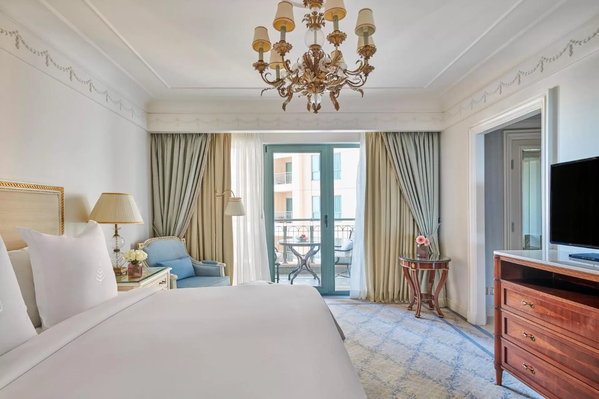  Executive Suite King in Four Seasons Hotel Alexandria At San Stefano