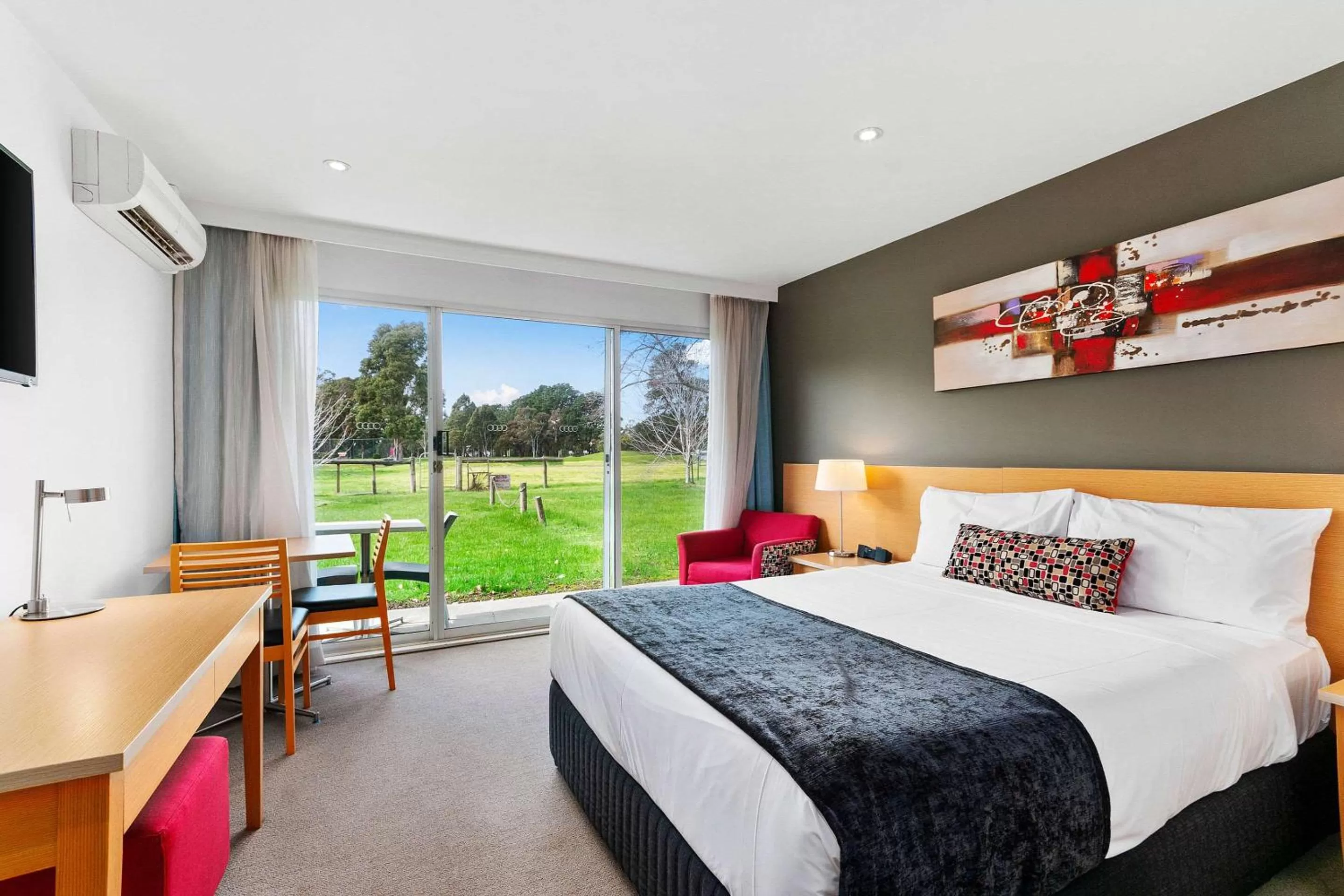 Deluxe Queen Room in Quality Inn & Suites Traralgon
