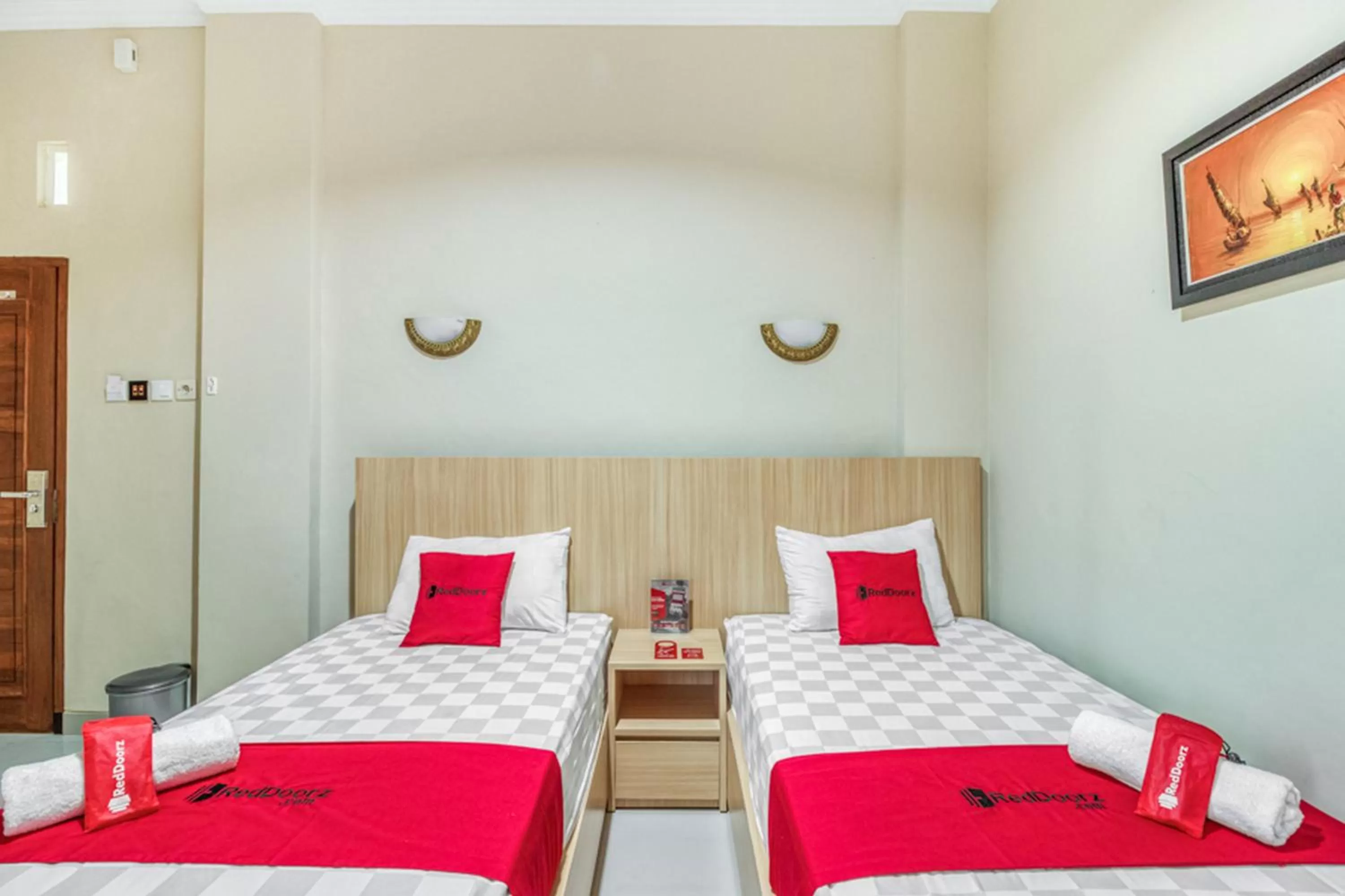 Twin Room in RedDoorz near Jogja National Museum