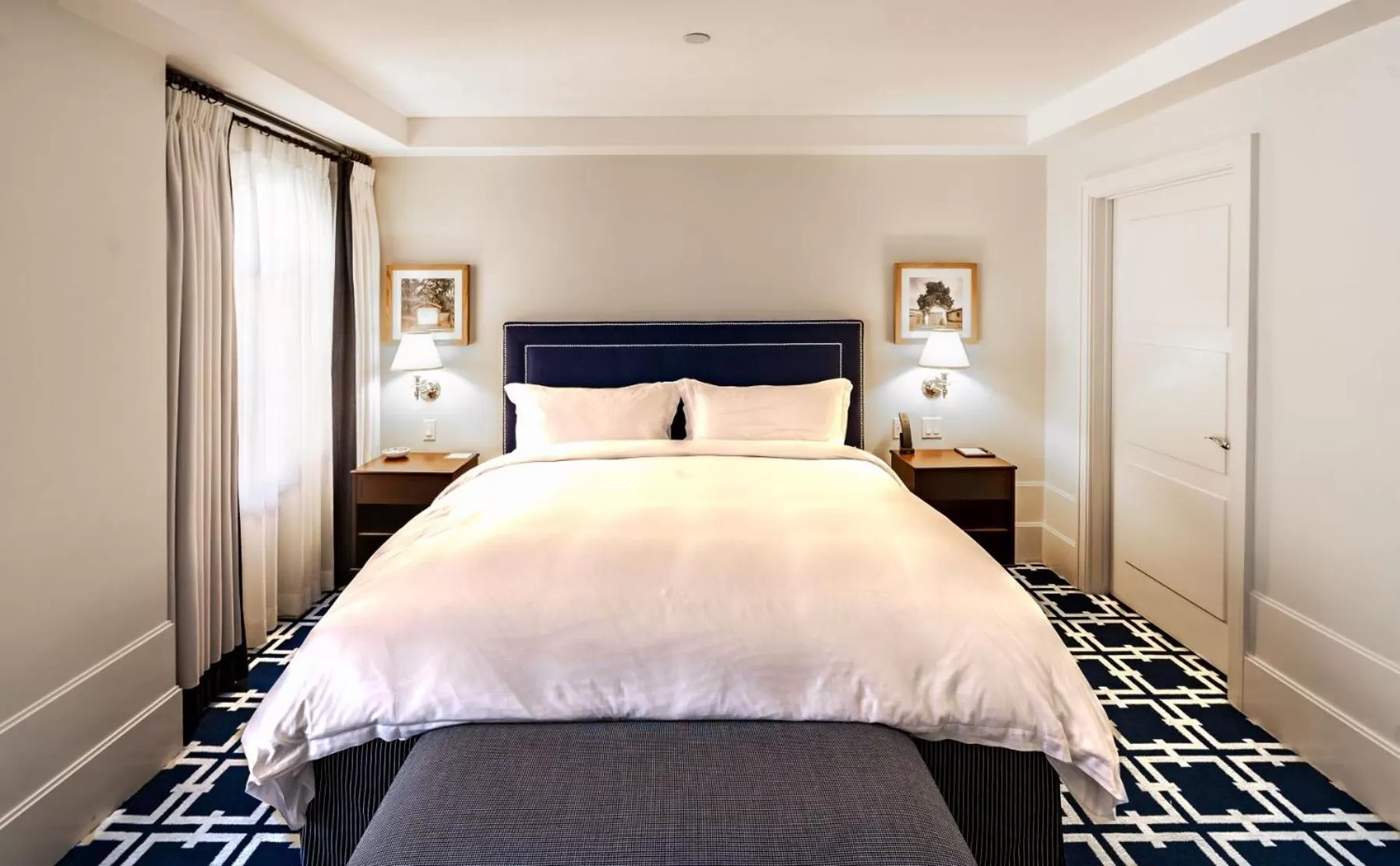 Courtyard King with Fireplace in el PRADO