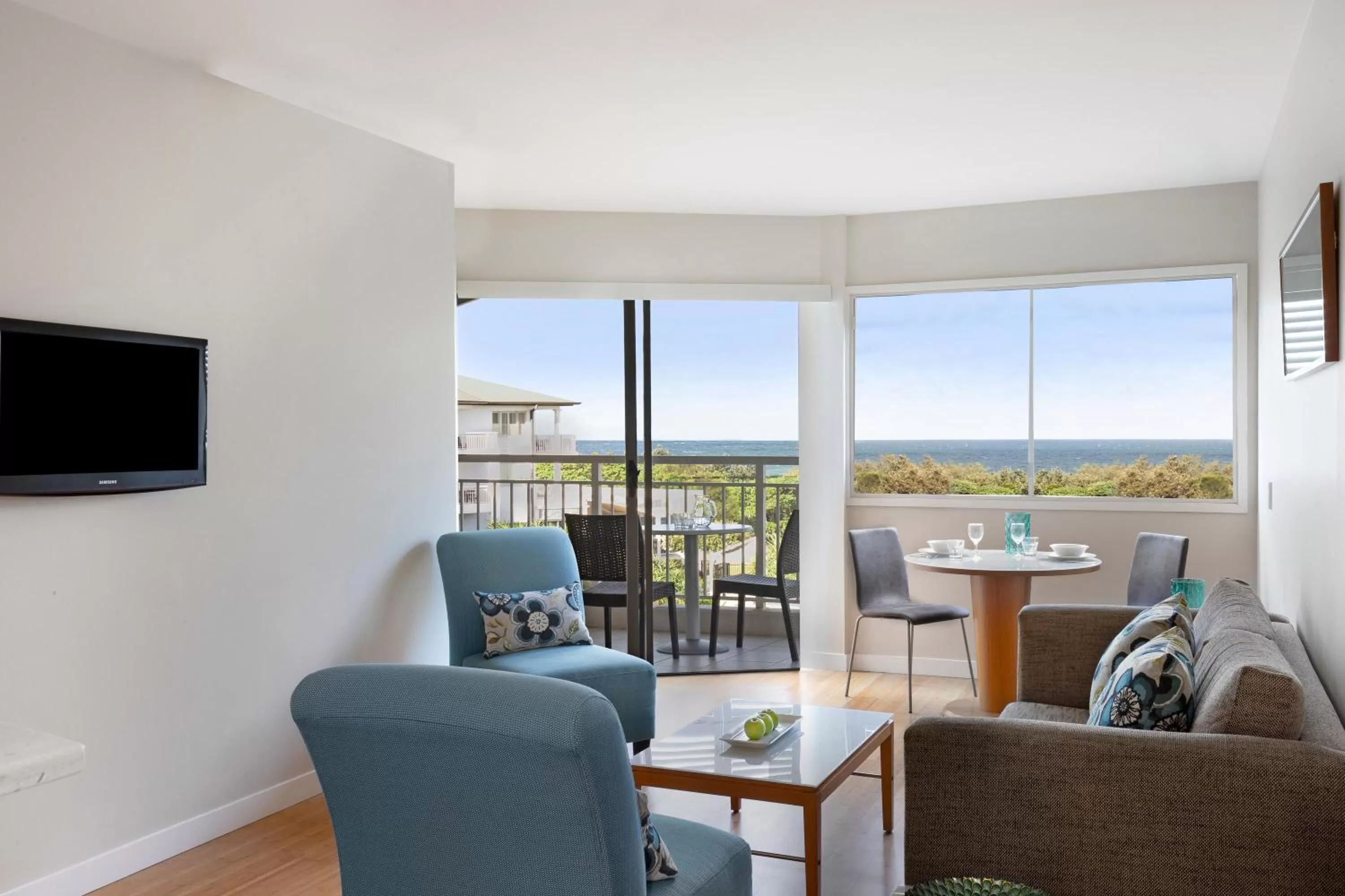 One-Bedroom Suite with Ocean View and Spa Bath in Mantra on Salt Beach