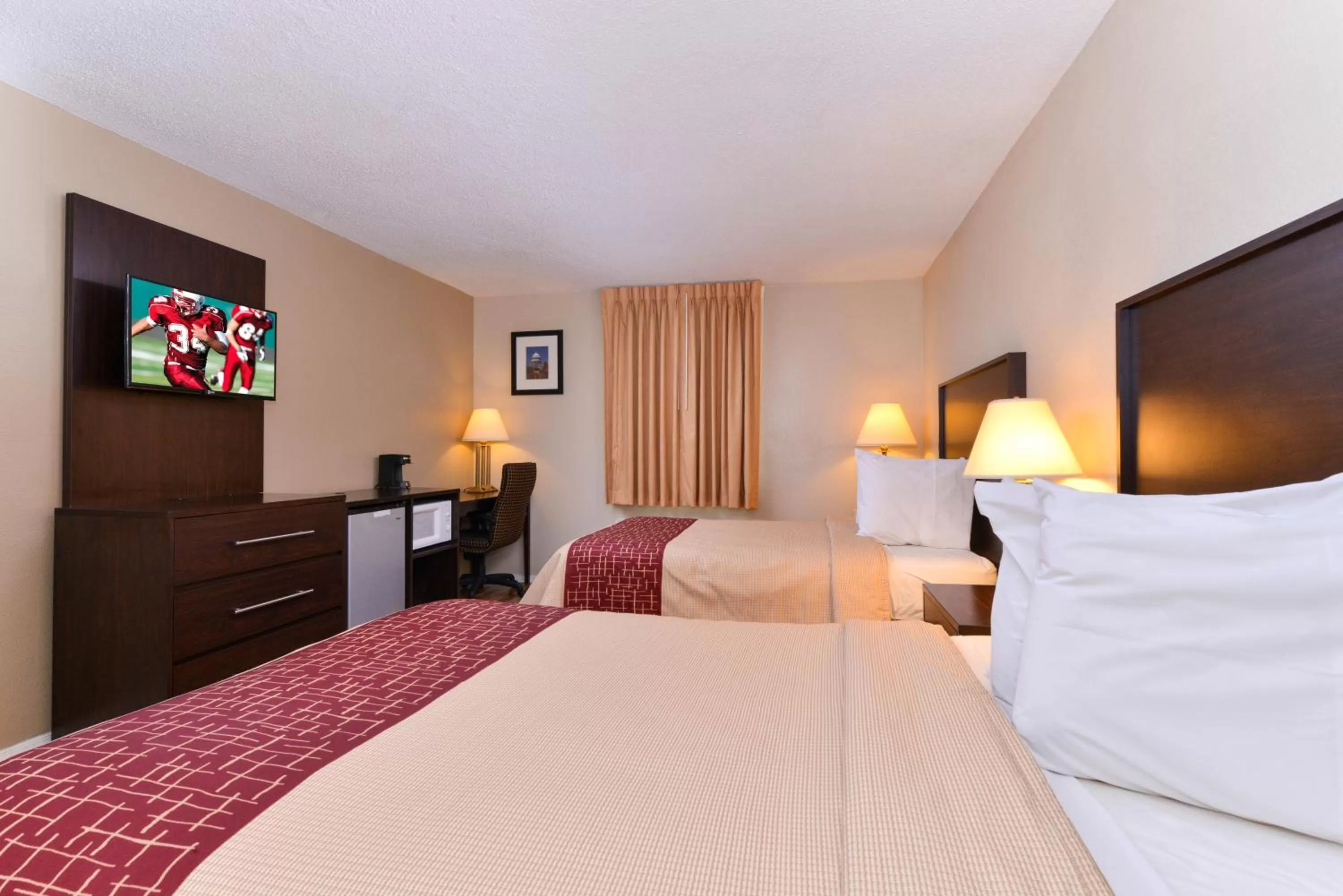 Deluxe Room with Two Double Beds Non-Smoking in Red Roof Inn Chambersburg