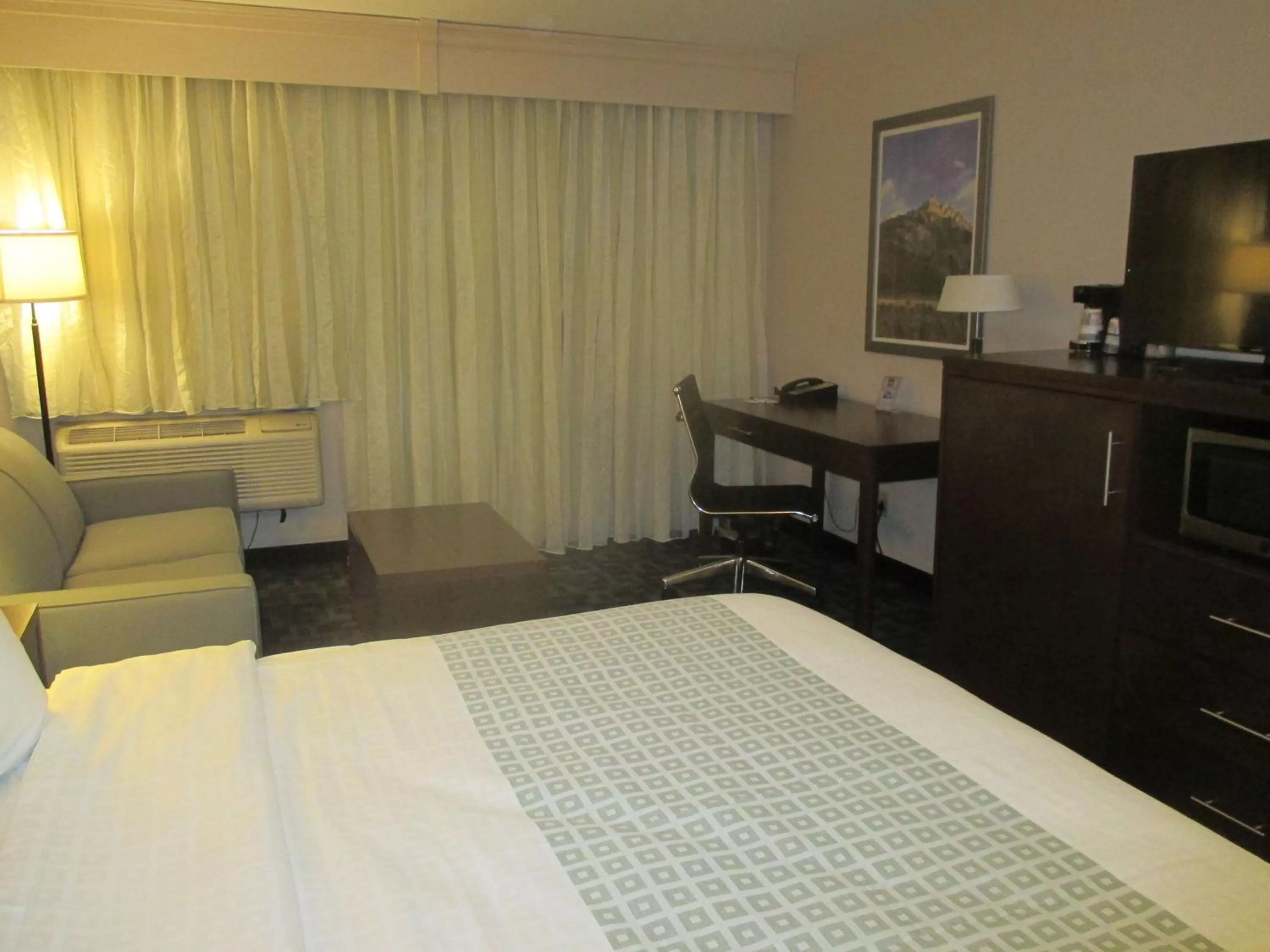 King Room - Non Smoking in Best Western Benton Harbor – St. Joseph