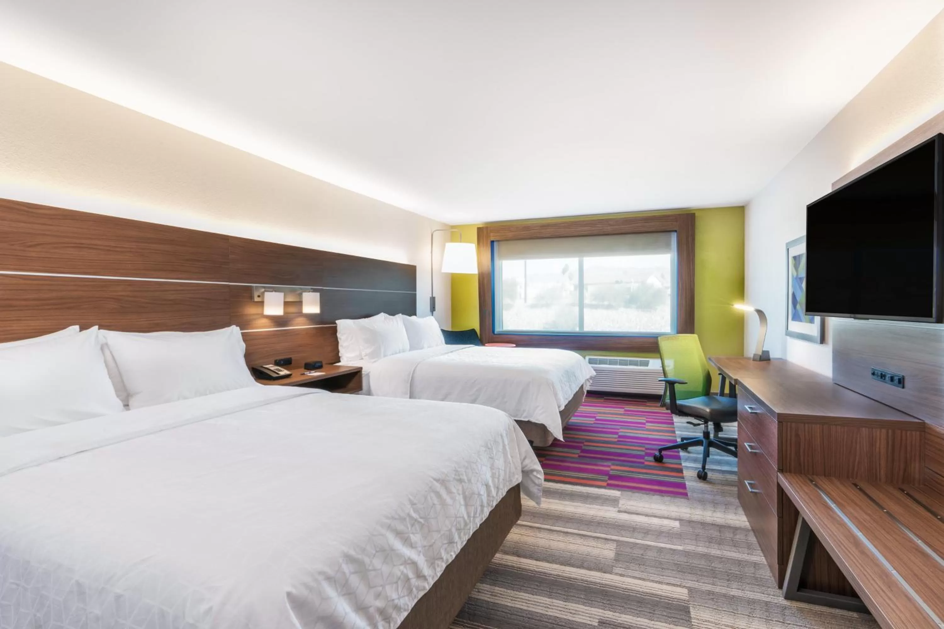 Queen Room with Two Queen Beds - Mobility Access Tub/Non-Smoking in Holiday Inn Express & Suites Lake Havasu - London Bridge by IHG