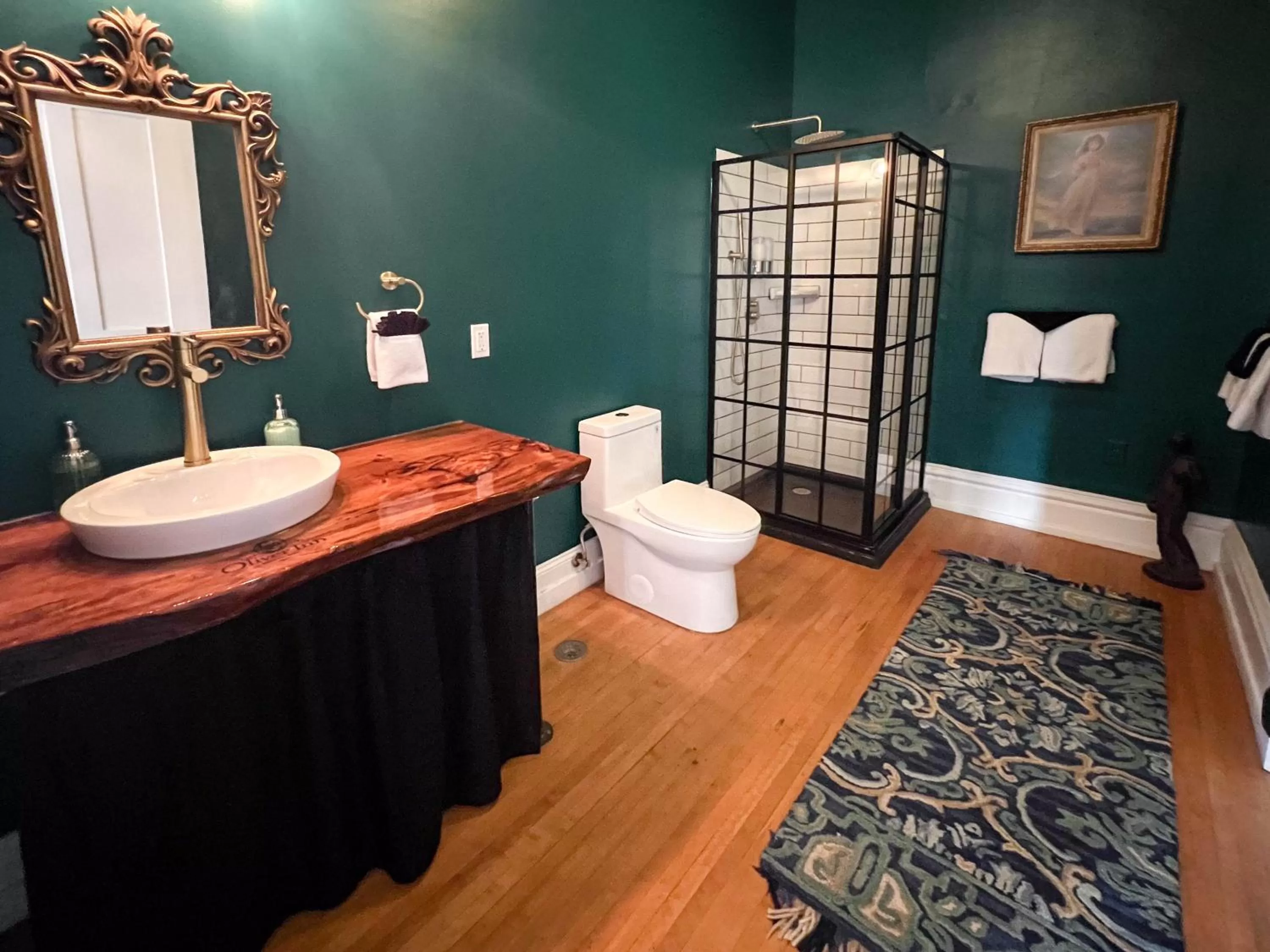 Shower in The Oliver Inn