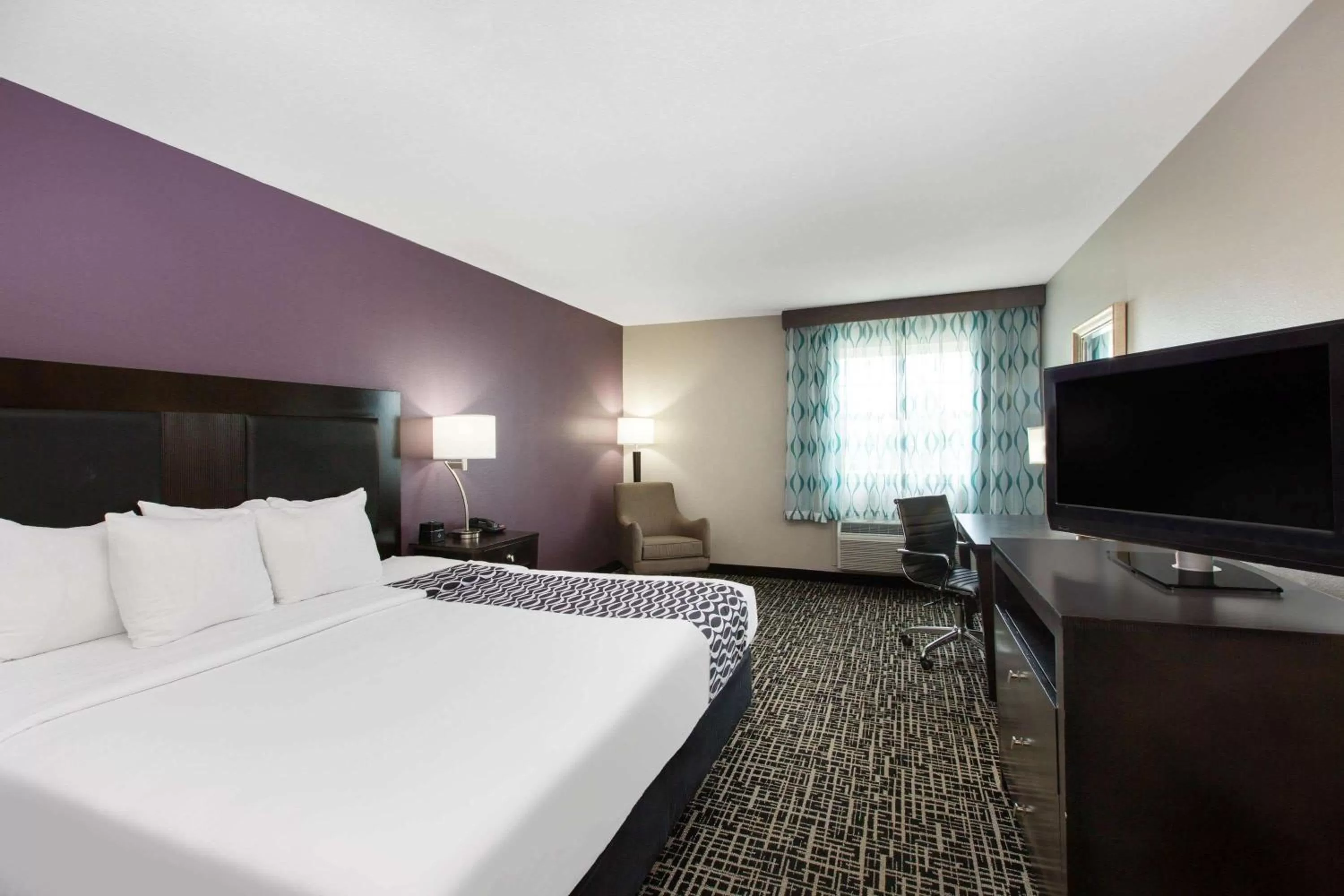 Deluxe King Room in La Quinta by Wyndham Blue Springs