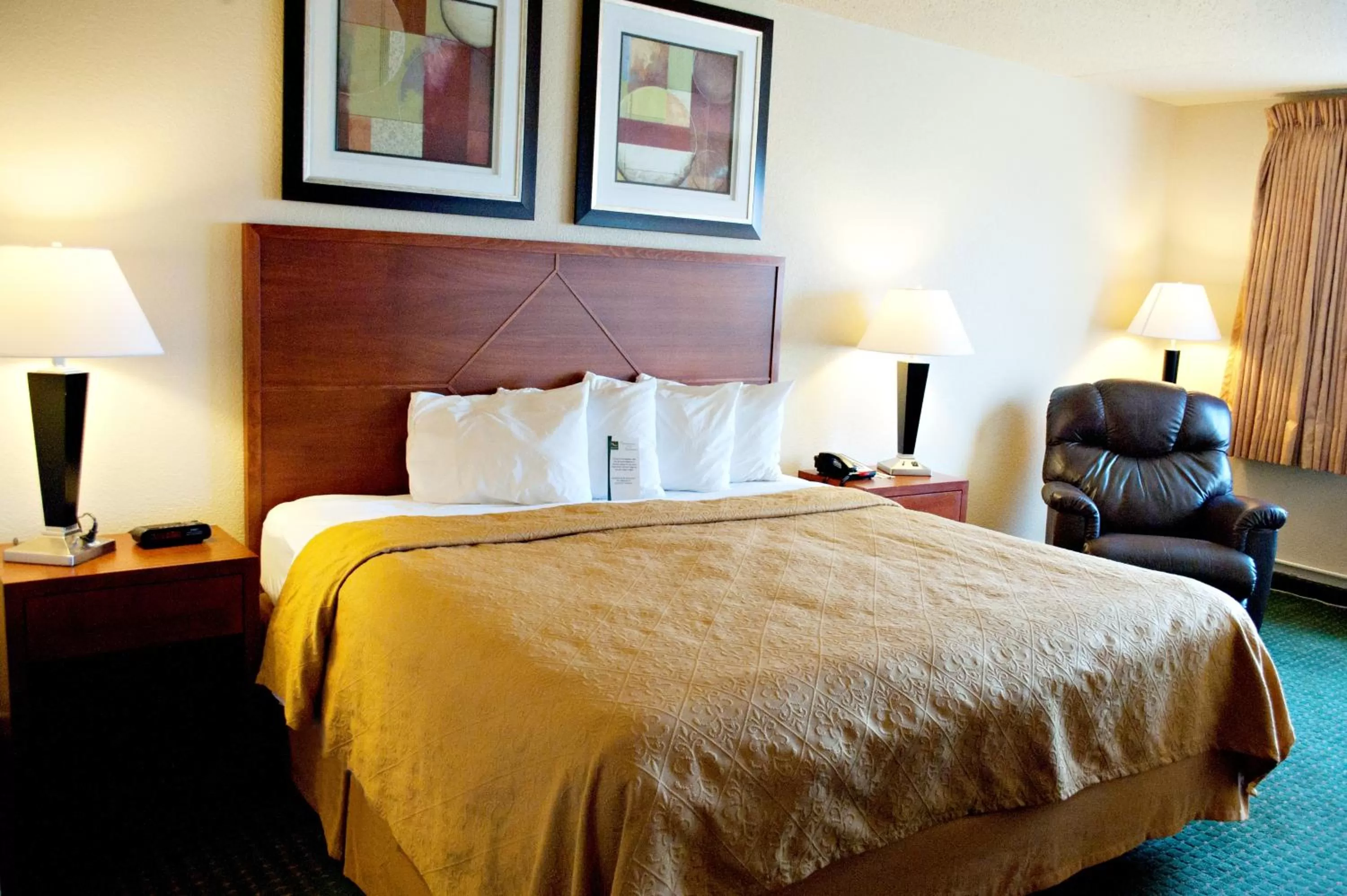 King Room - Accessible/Non-Smoking in Baymont by Wyndham Jamestown Conference Center & Water Park