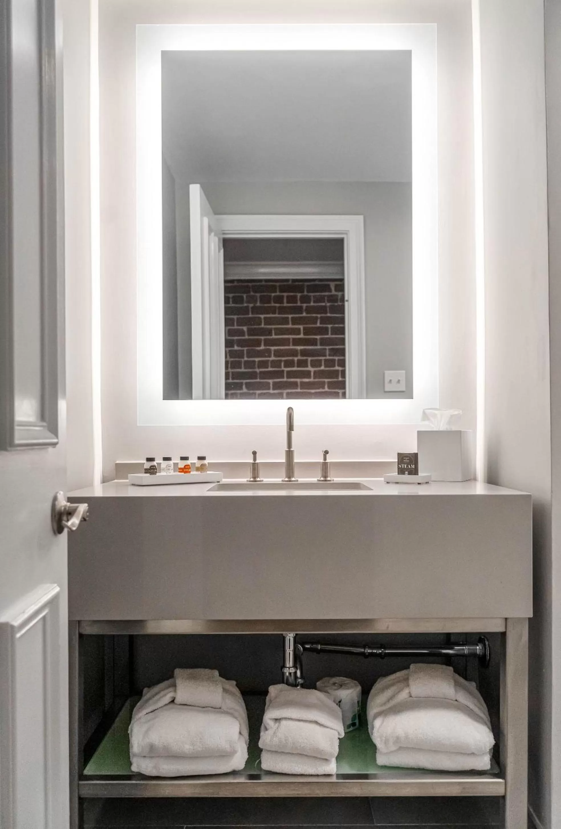 Queen Room with Two Queen Beds - City View in River Street Inn