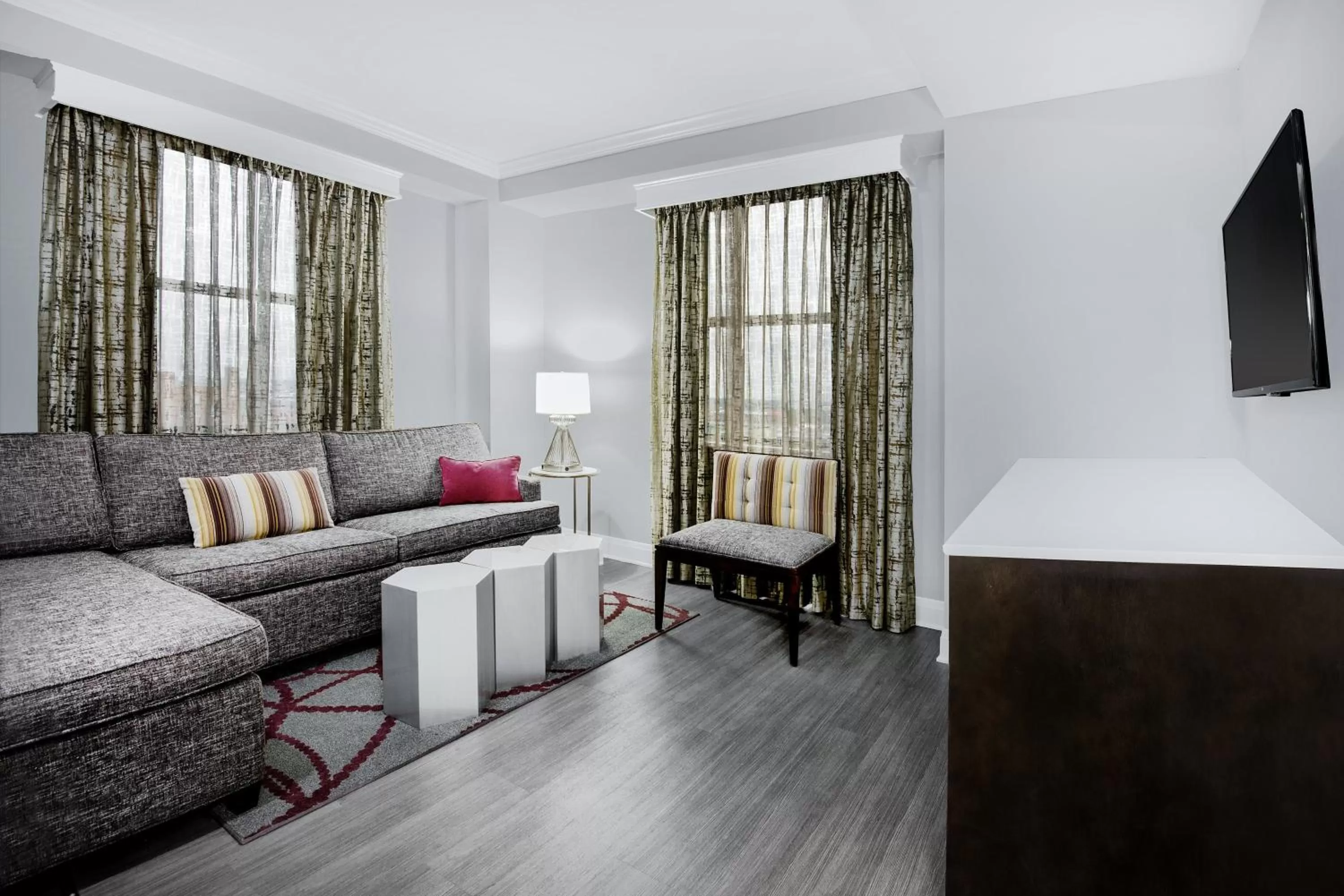 King Suite - Non-Smoking in Hotel Indigo Dallas Downtown by IHG